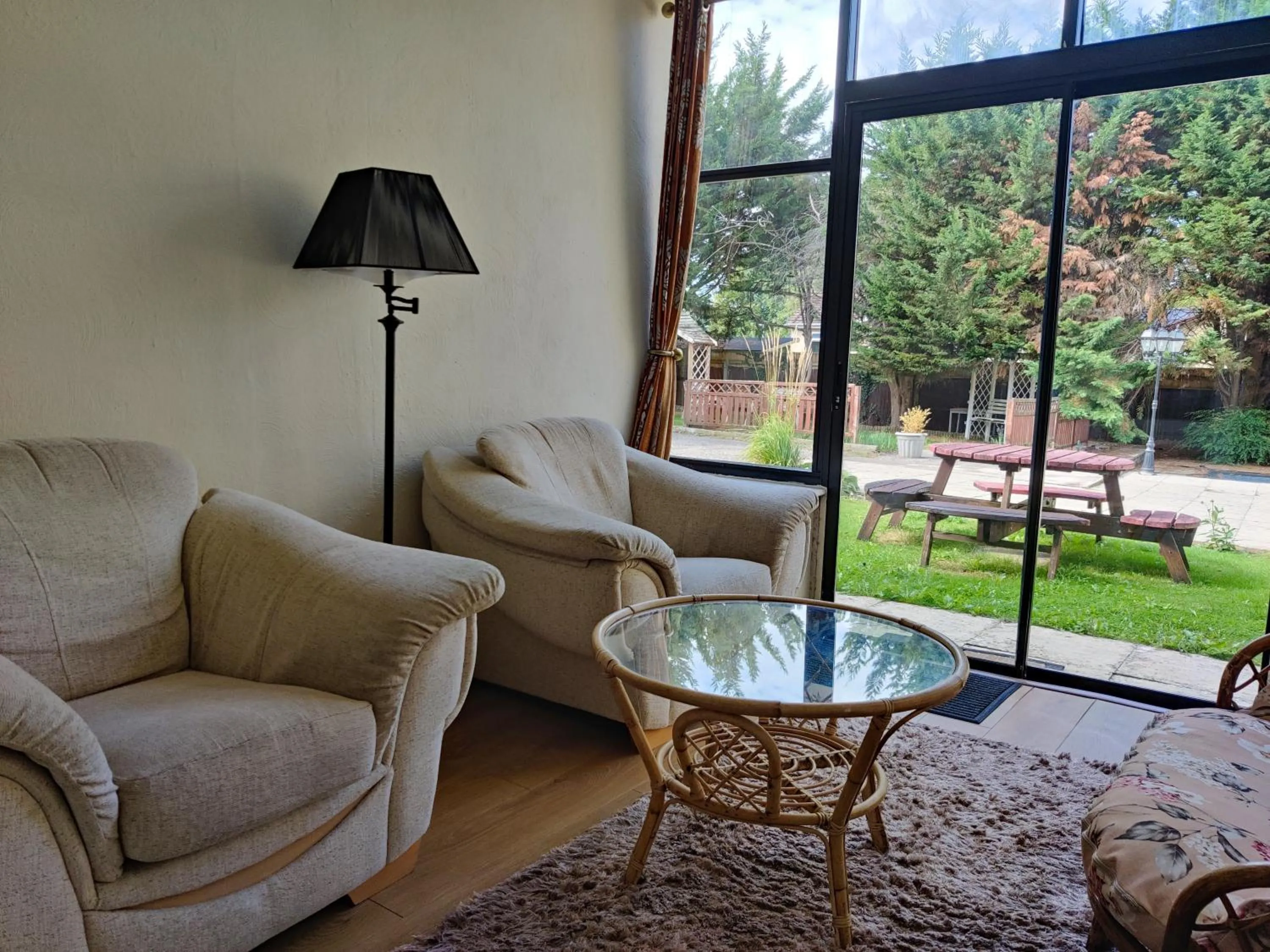 Living room in Wentworth House - Free Parking