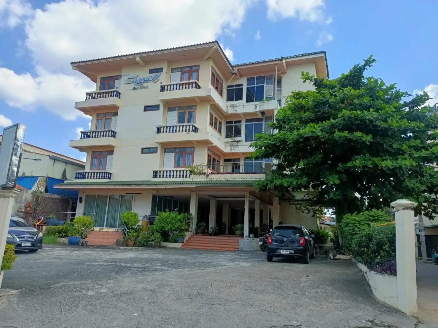 Property building in Shagwell Mansions