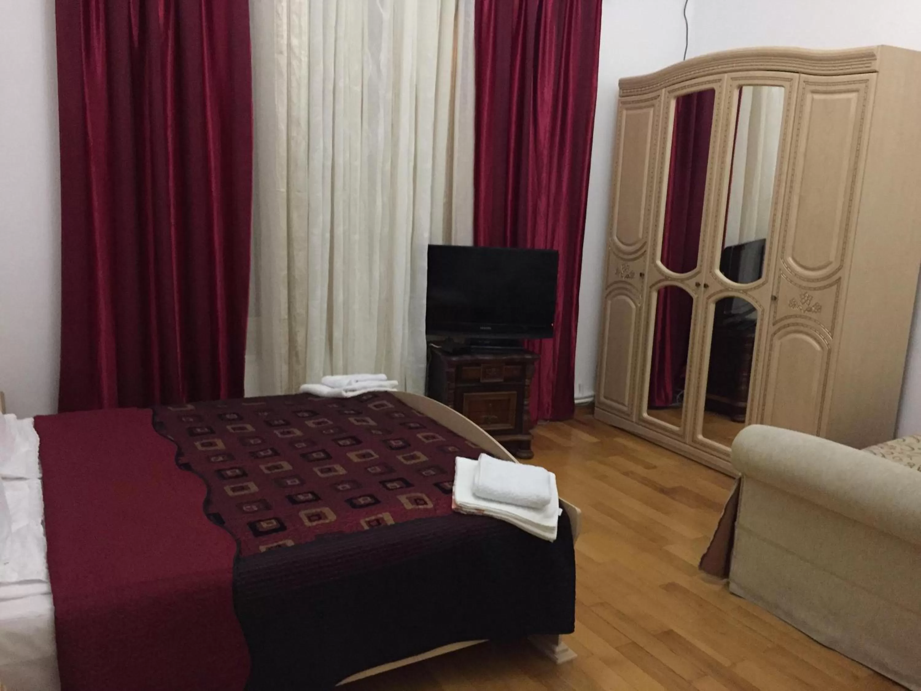 Photo of the whole room, TV/Entertainment Center in House 1899