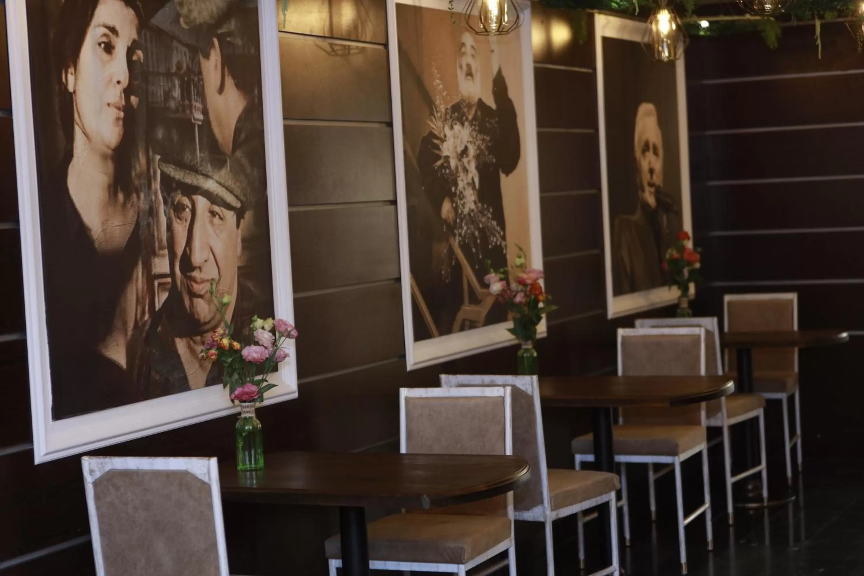 Lounge or bar, Restaurant/Places to Eat in DeLin Hotel And Tours