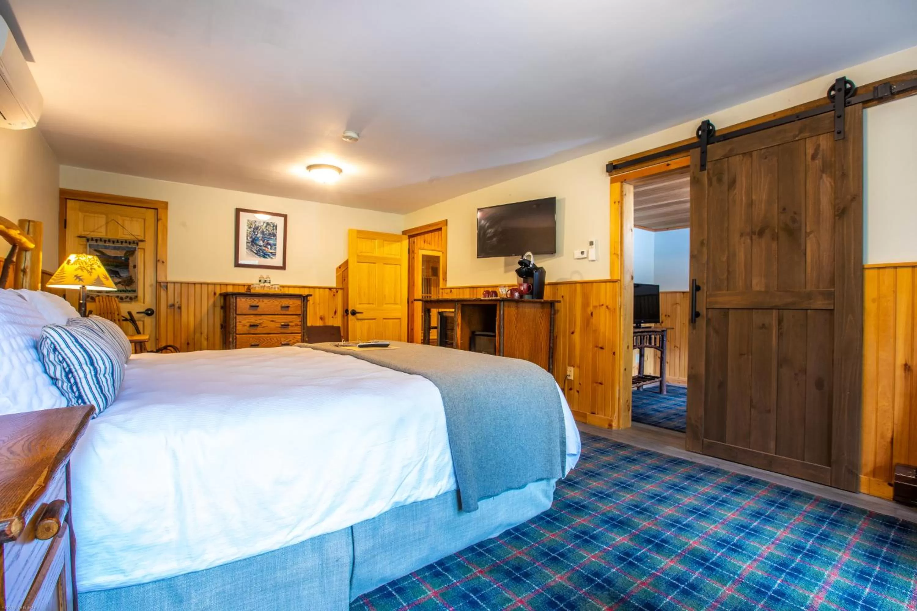 Bed in Garnet Hill Lodge