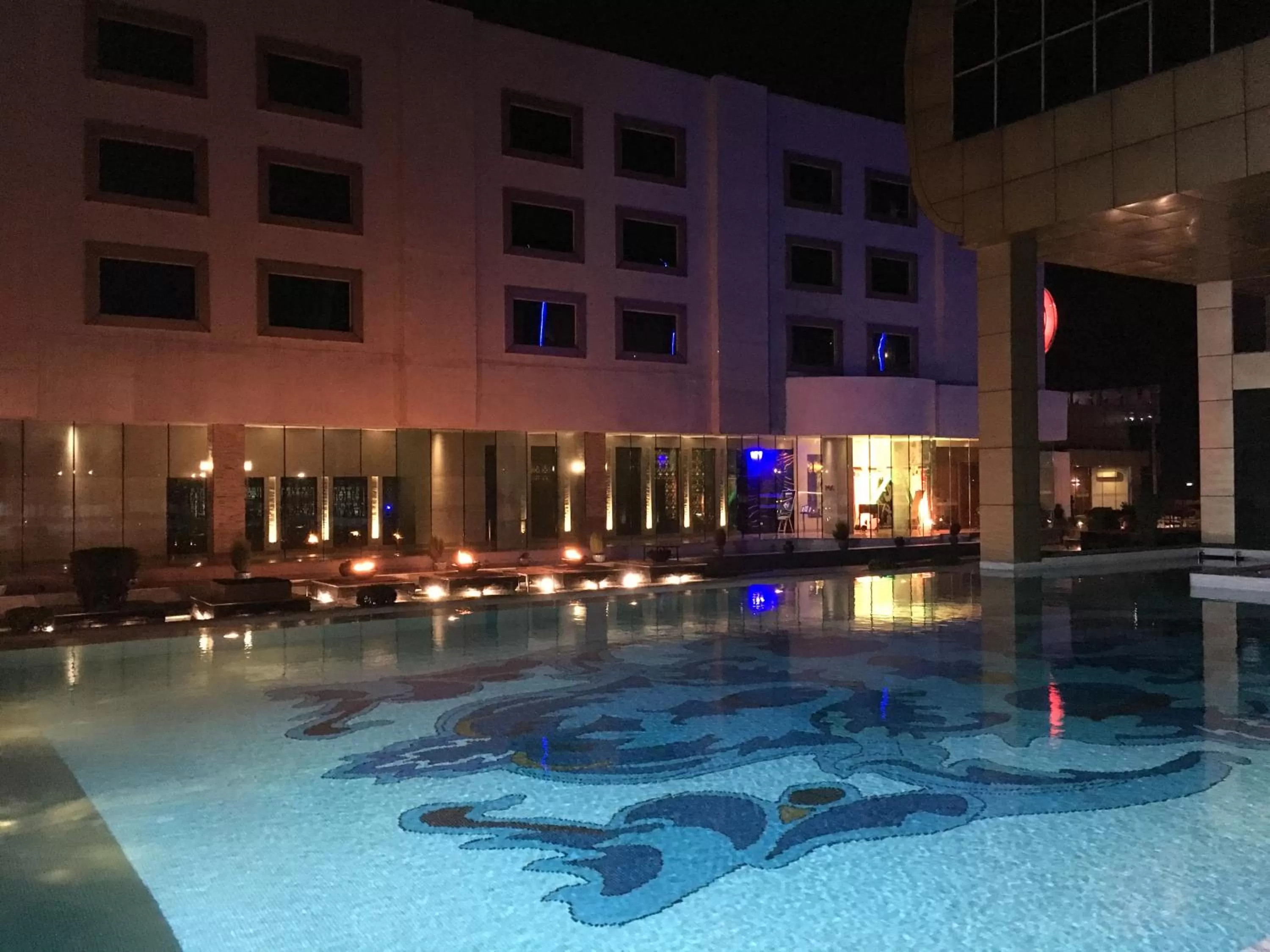Swimming pool in Radisson Blu Hotel MBD Ludhiana
