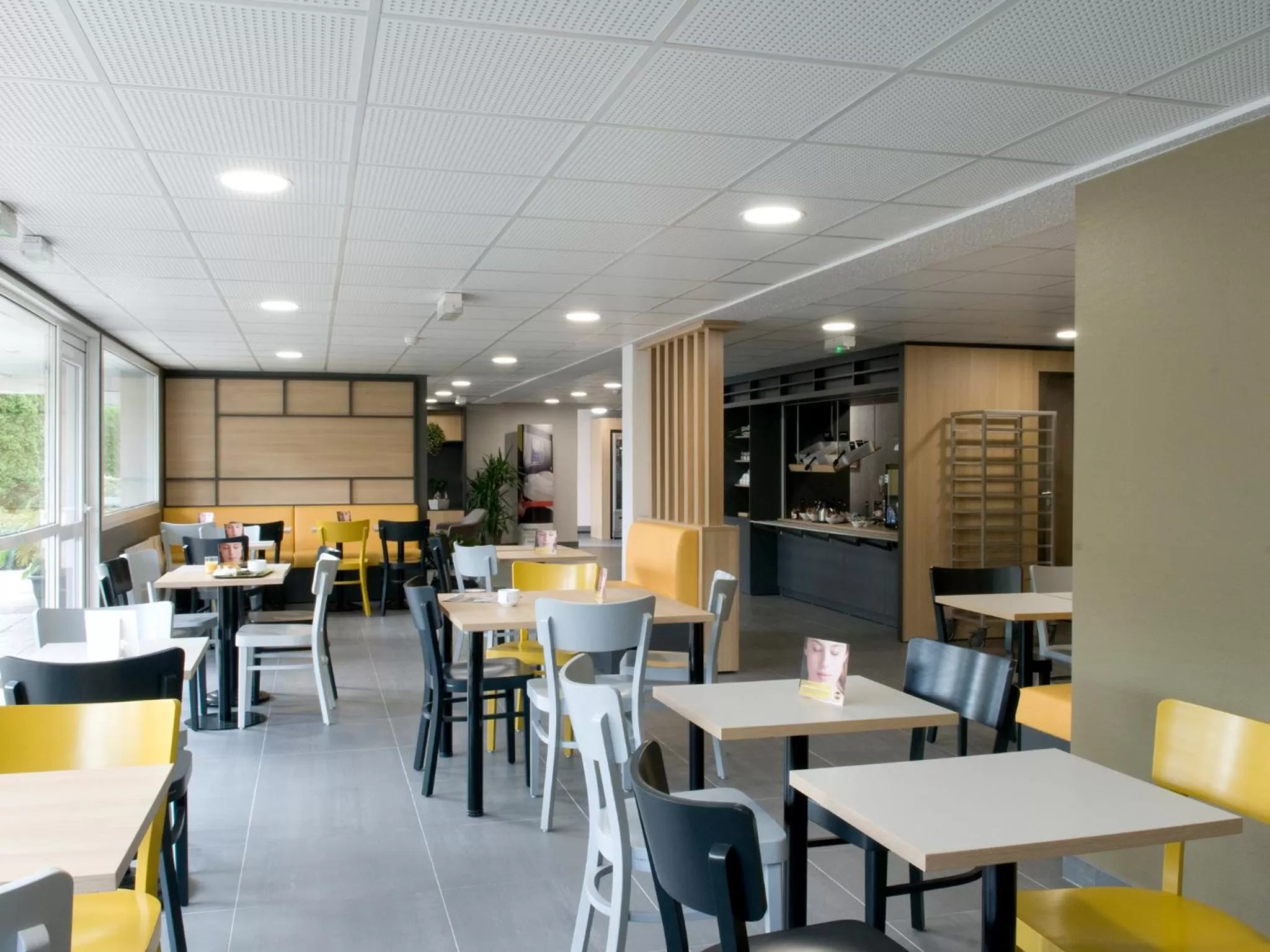 Restaurant/places to eat in B&B HOTEL Saint-Quentin