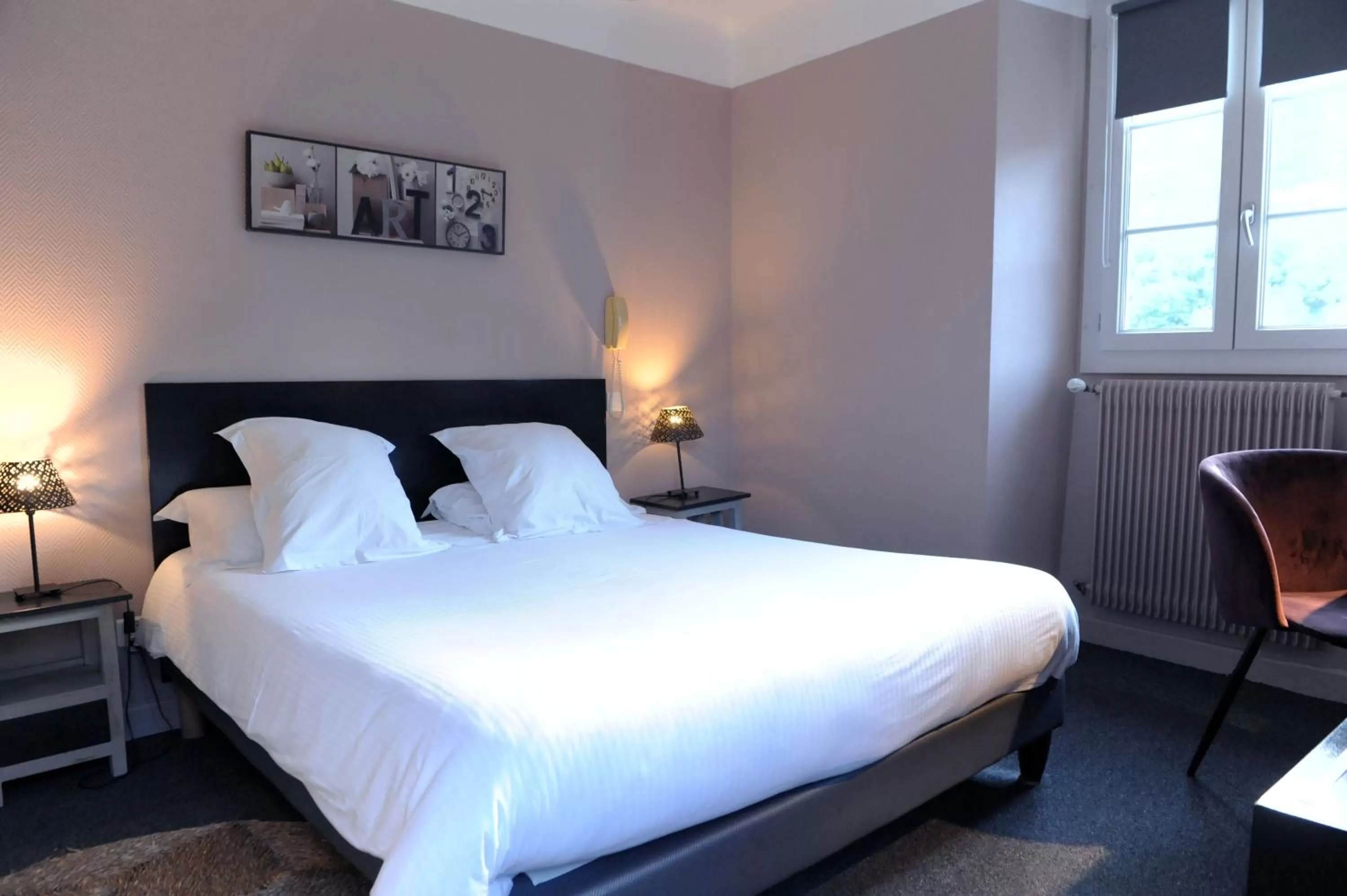 Photo of the whole room, Bed in Logis Hôtel du Chêne