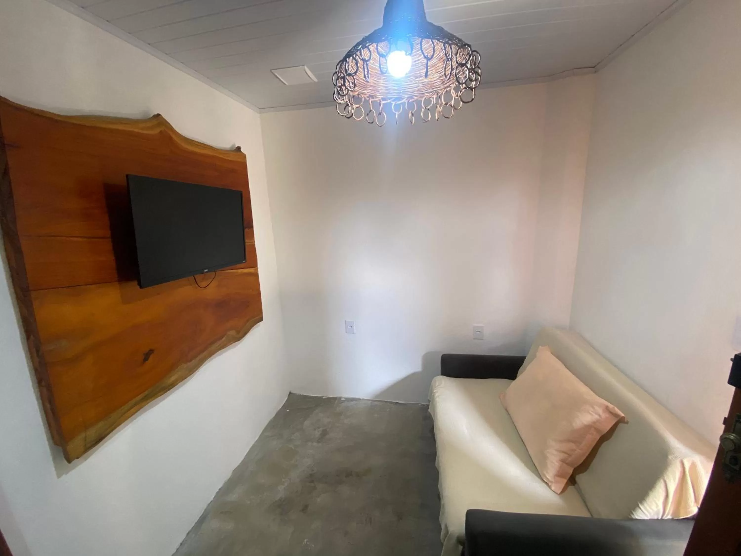 TV and multimedia in Chalé Palhano Beach