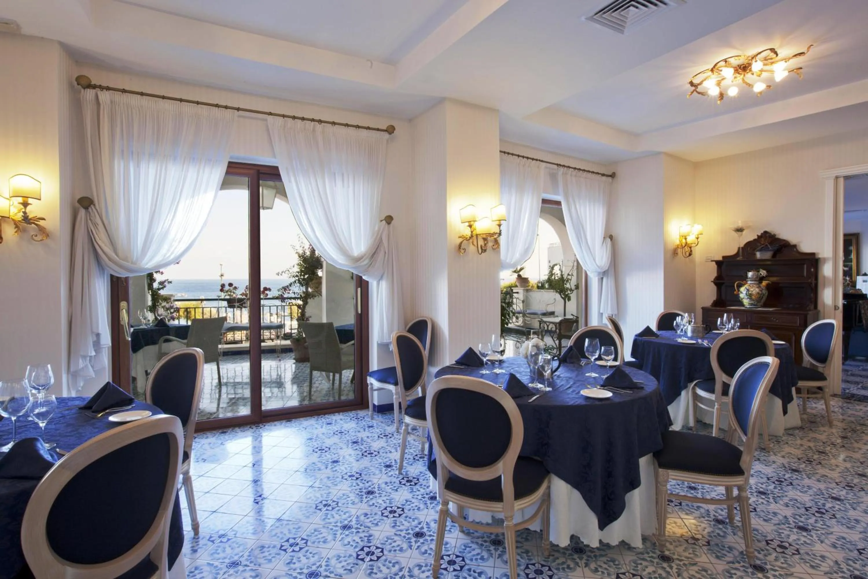Restaurant/places to eat in Punta Campanella Resort & Spa