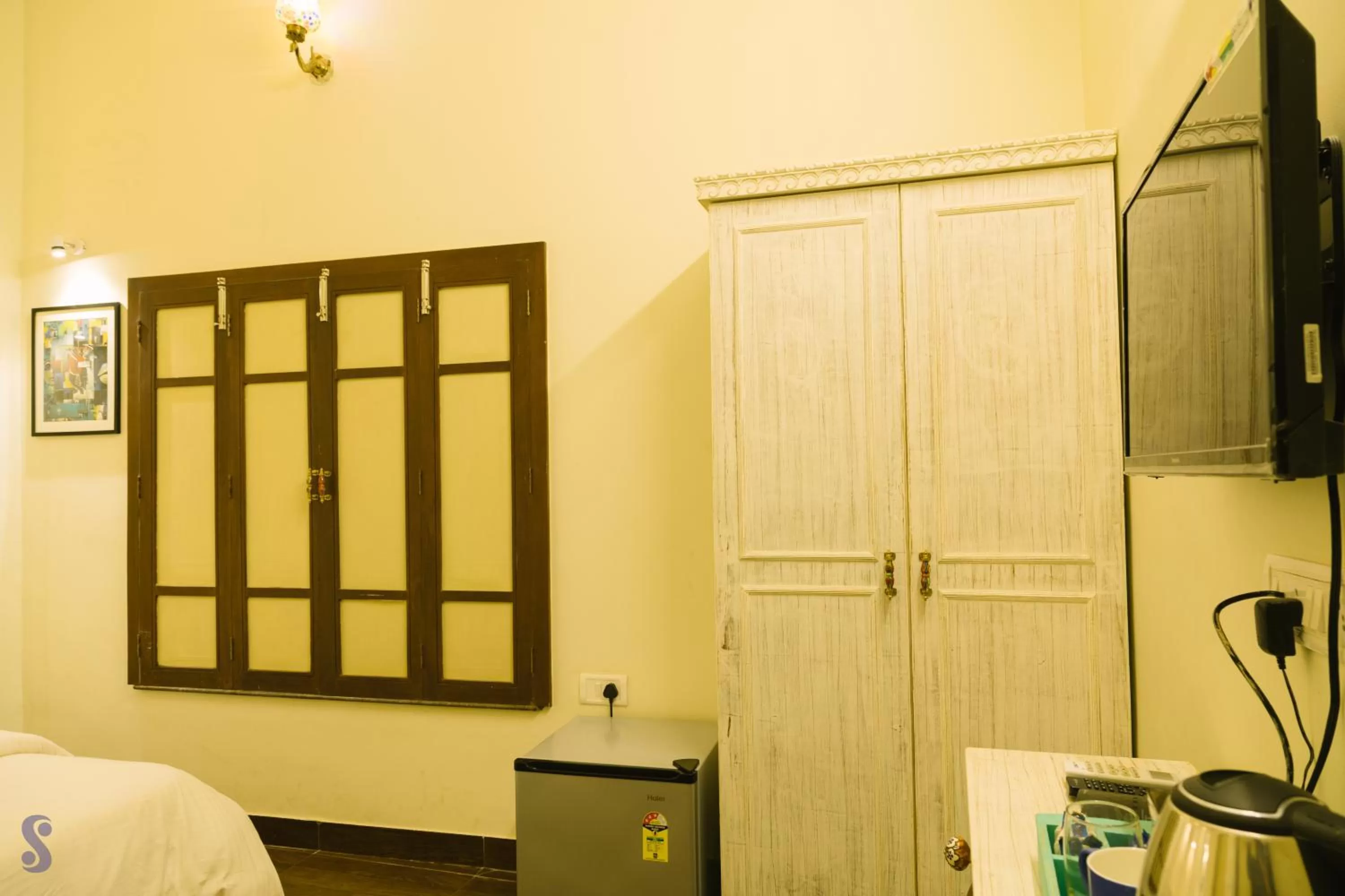 TV and multimedia, Bathroom in Safarnama Varanasi