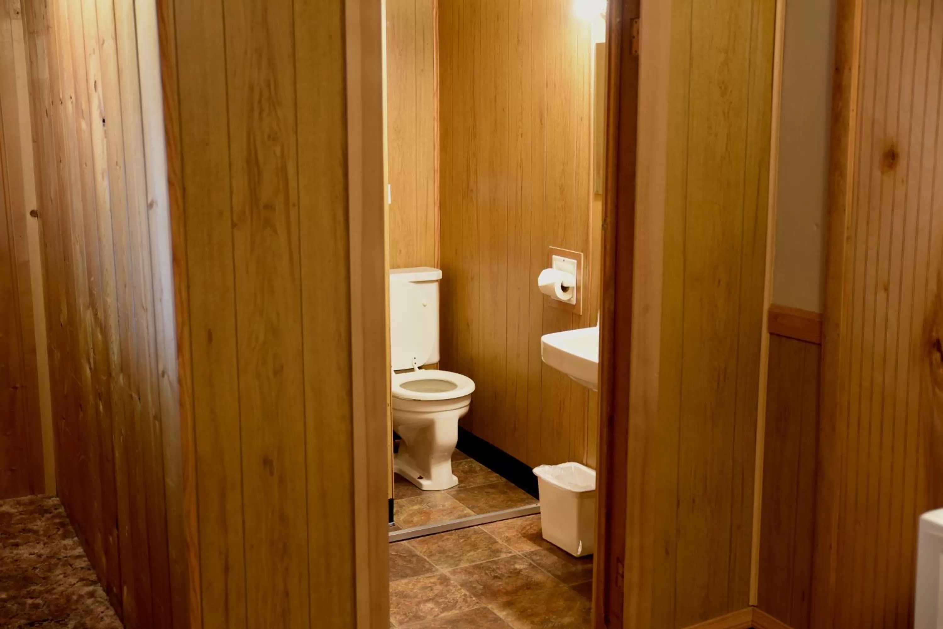 Toilet in Gateway Inn & Cabins