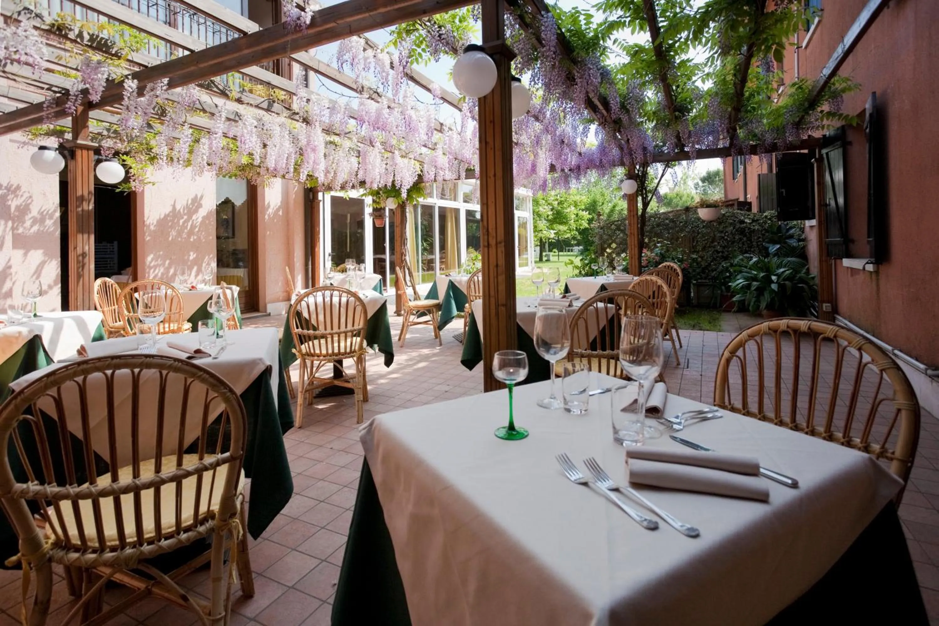 Restaurant/places to eat in Relais Leon d'Oro