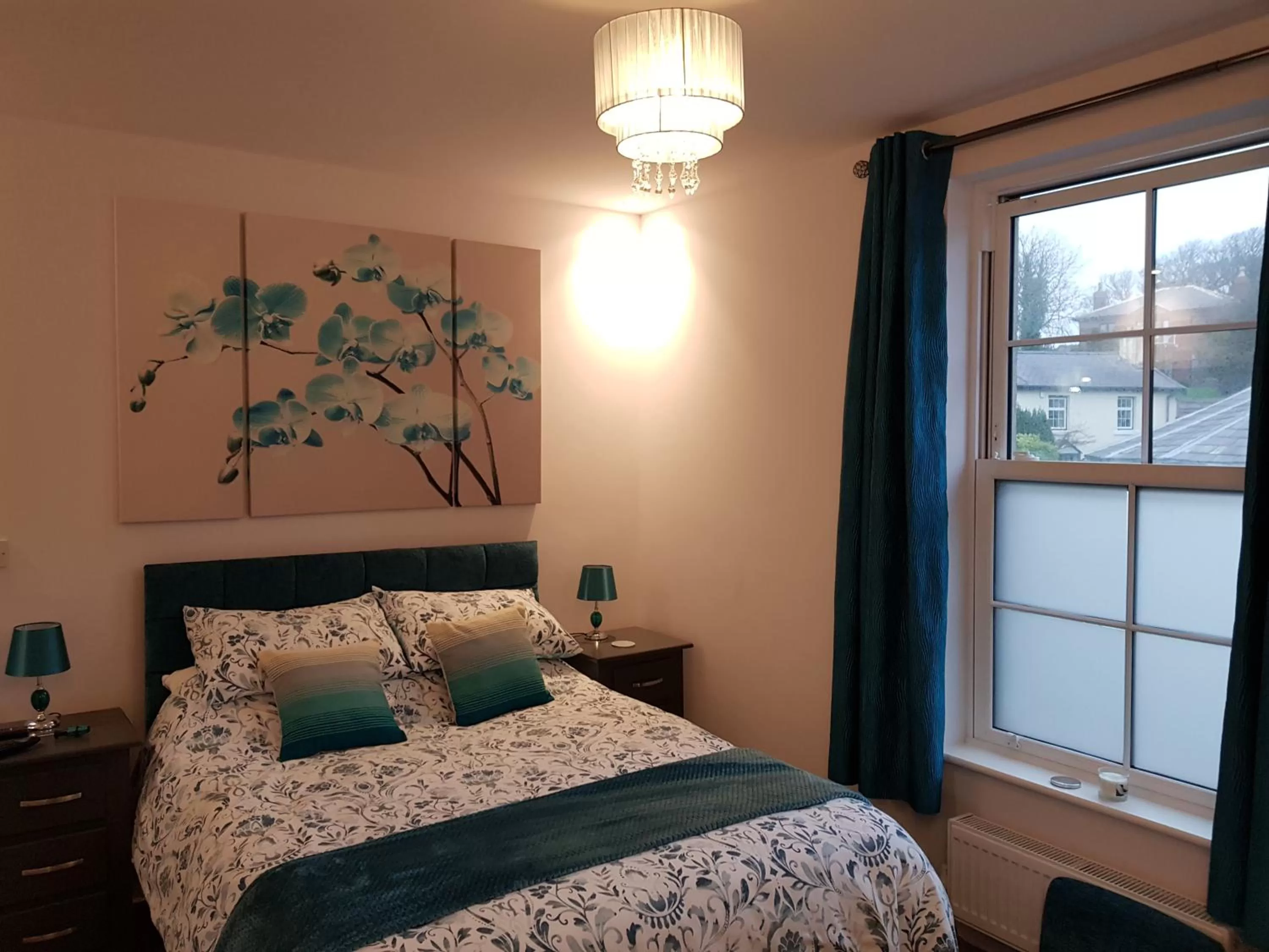 Bedroom, Bed in Saracens House