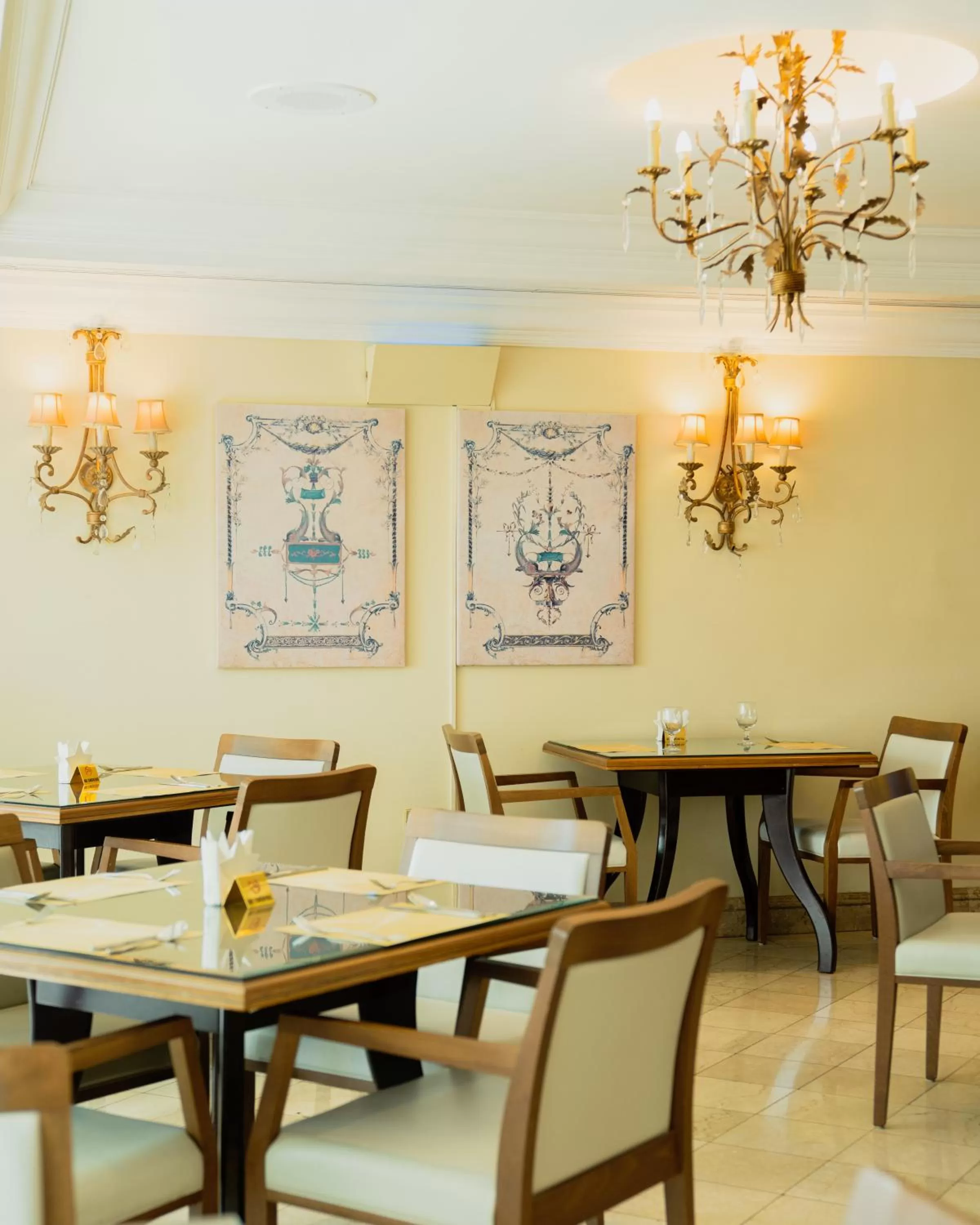 Restaurant/places to eat in Sheraton Khalidiya Hotel