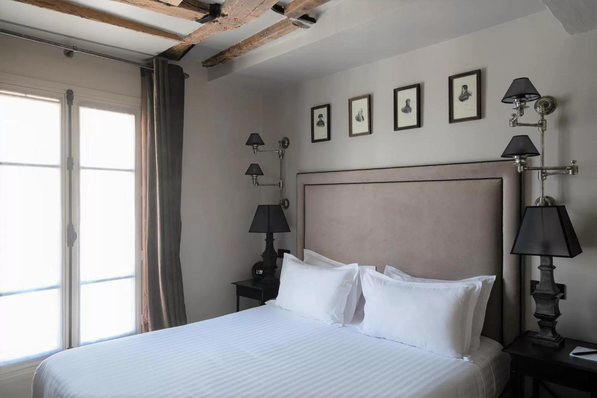 Bedroom, Bed in Hotel Saint-Louis en L'Isle - Notre-Dame