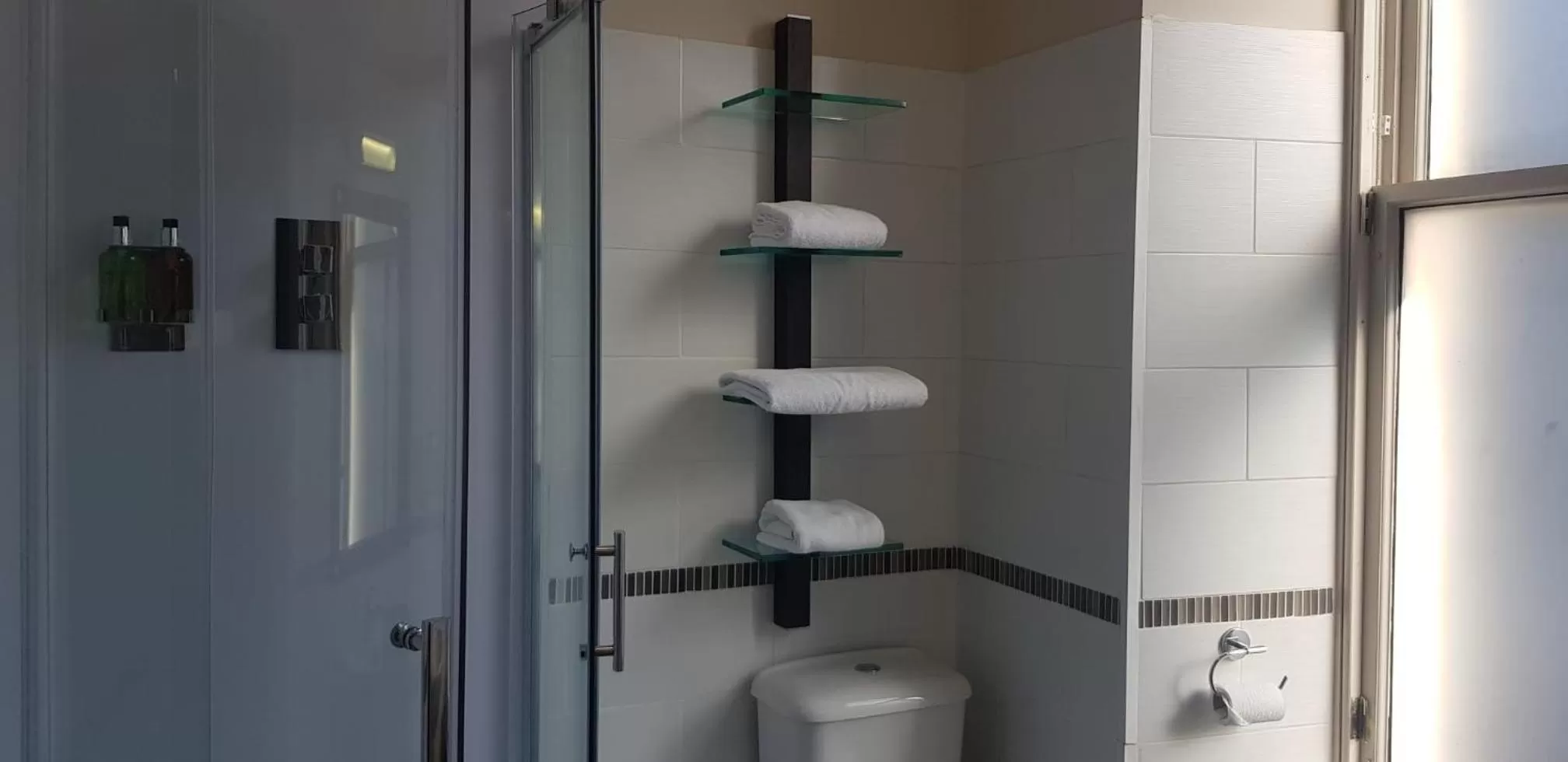 Shower in Aberdeen House