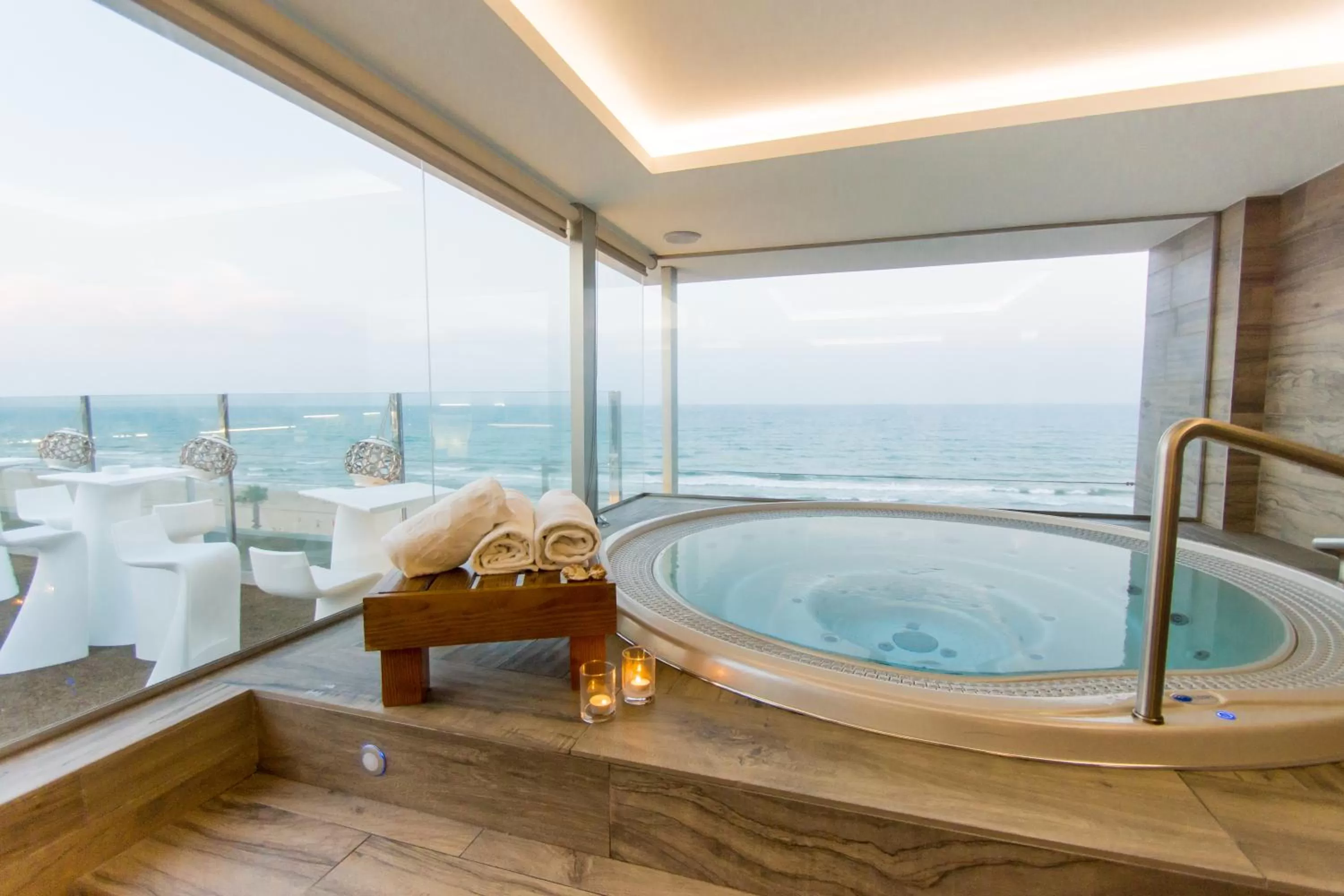 Hot Tub in Hotel Meridional