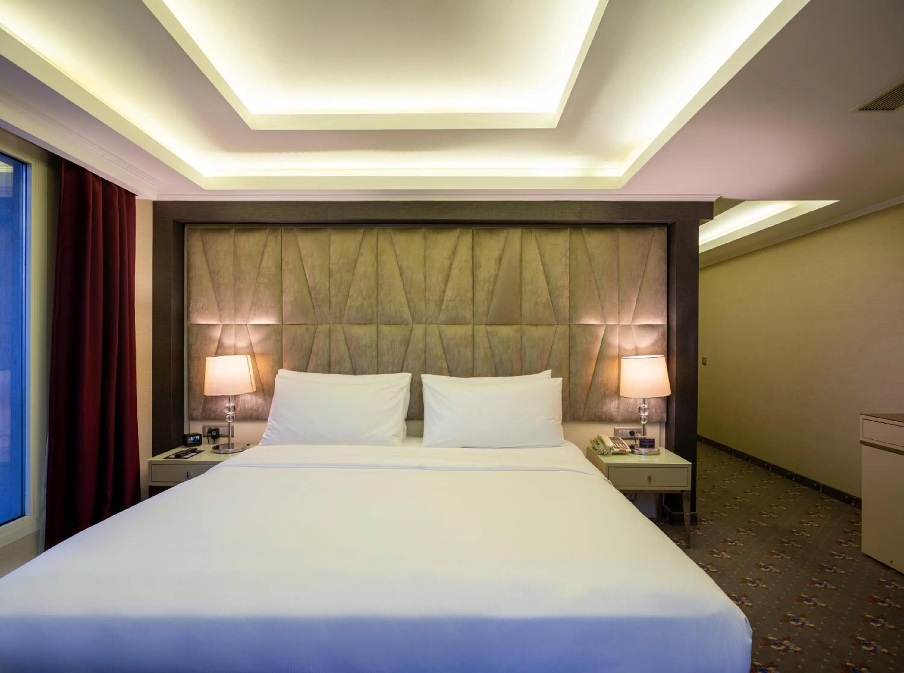 Bed in DoubleTree by Hilton Izmir - Alsancak