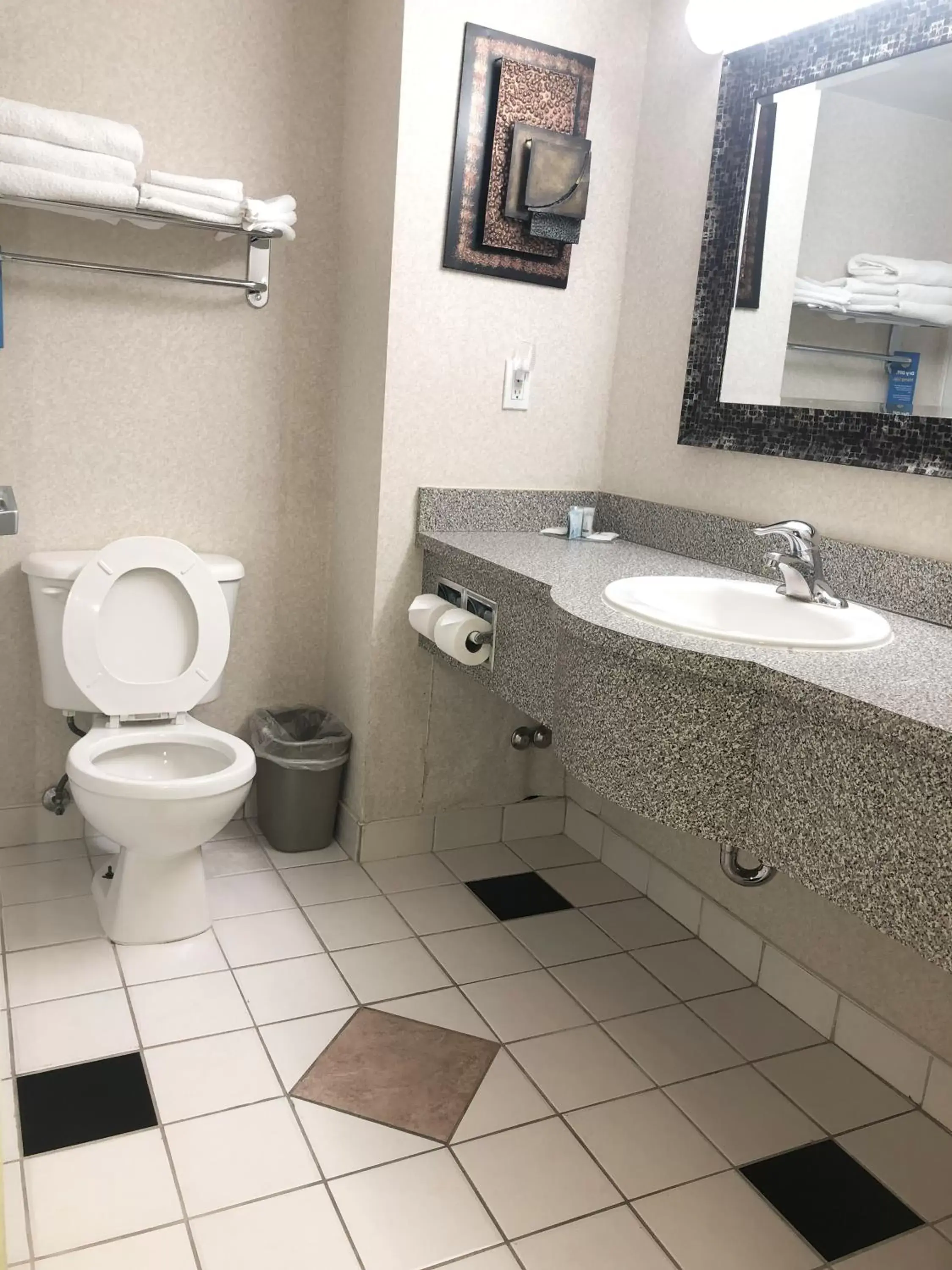 King Suite with Jacuzzi Tub and Sofa Bed in Days by Wyndham Niagara Falls Centre St. By the Falls King Suite with Jacuzzi Tub and Sofa Bed in Days by Wyndham Niagara Falls Centre St. By the Falls