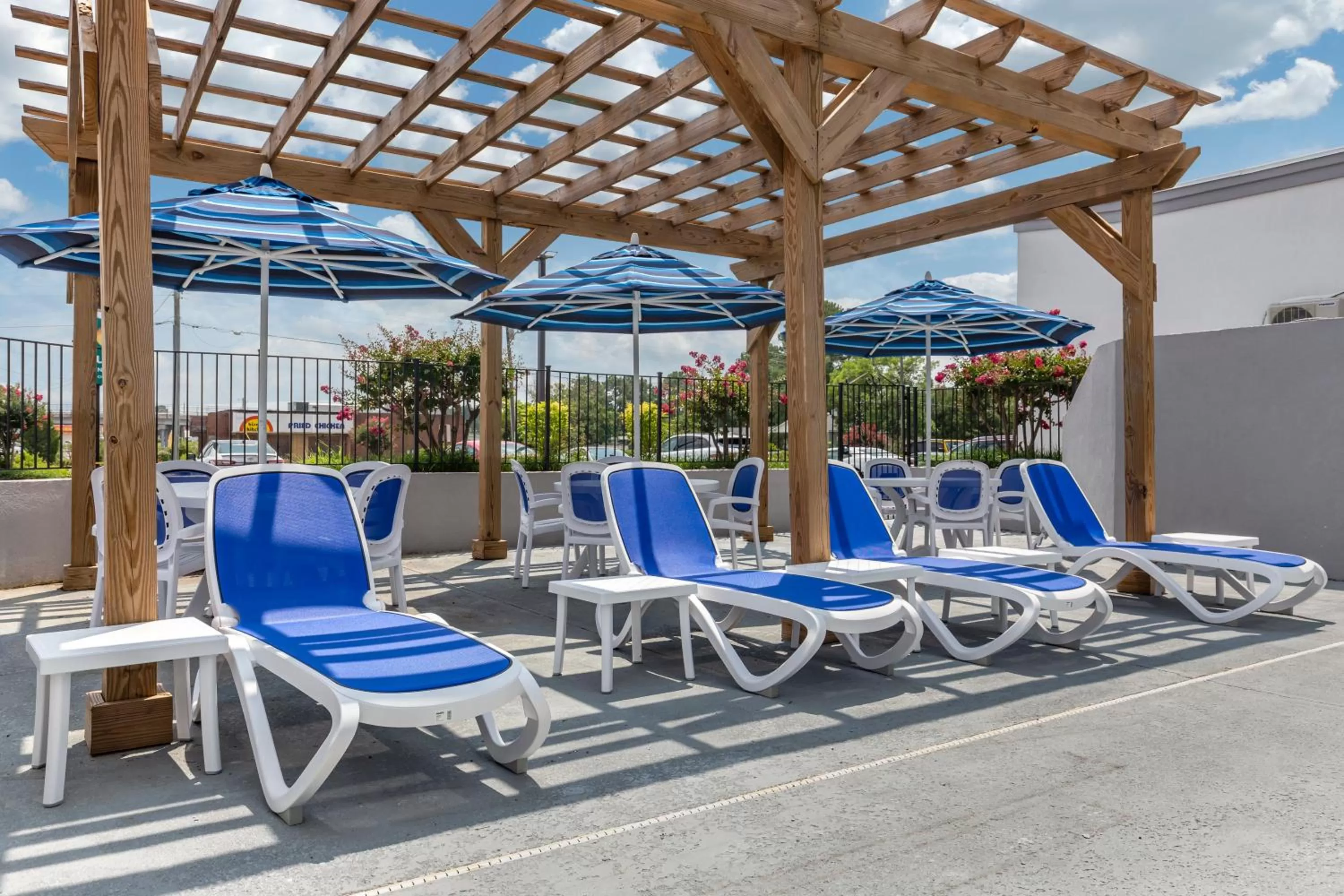Swimming pool in Quality Inn & Suites Spring Lake - Fayetteville near Fort Bragg
