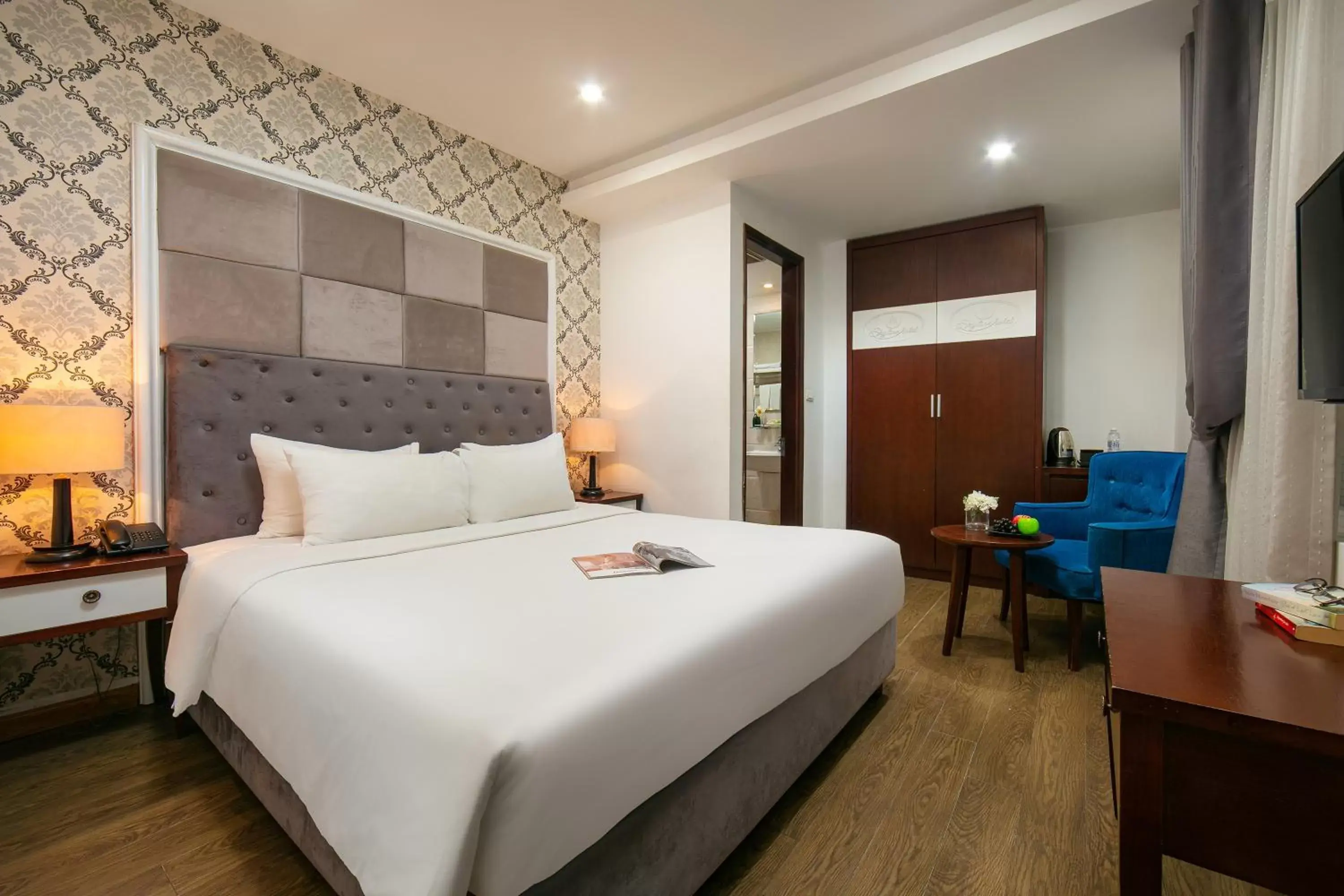 Twin Room with City View in Hanoi Backpackers Hostel & Rooftop bar Twin Room with City View in Hanoi Backpackers Hostel & Rooftop bar