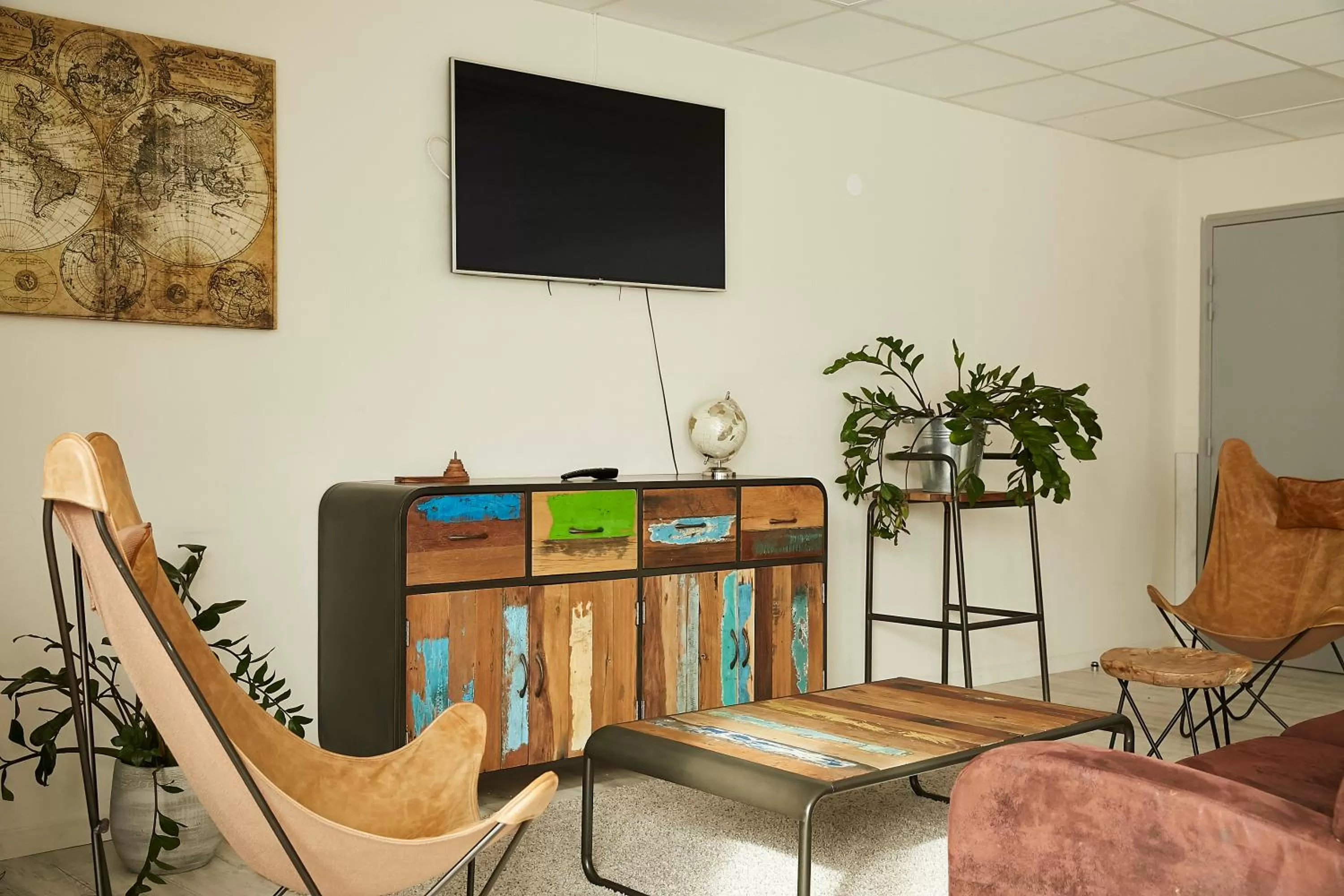 Communal lounge/ TV room in Tulip Inn Massy Palaiseau - Residence