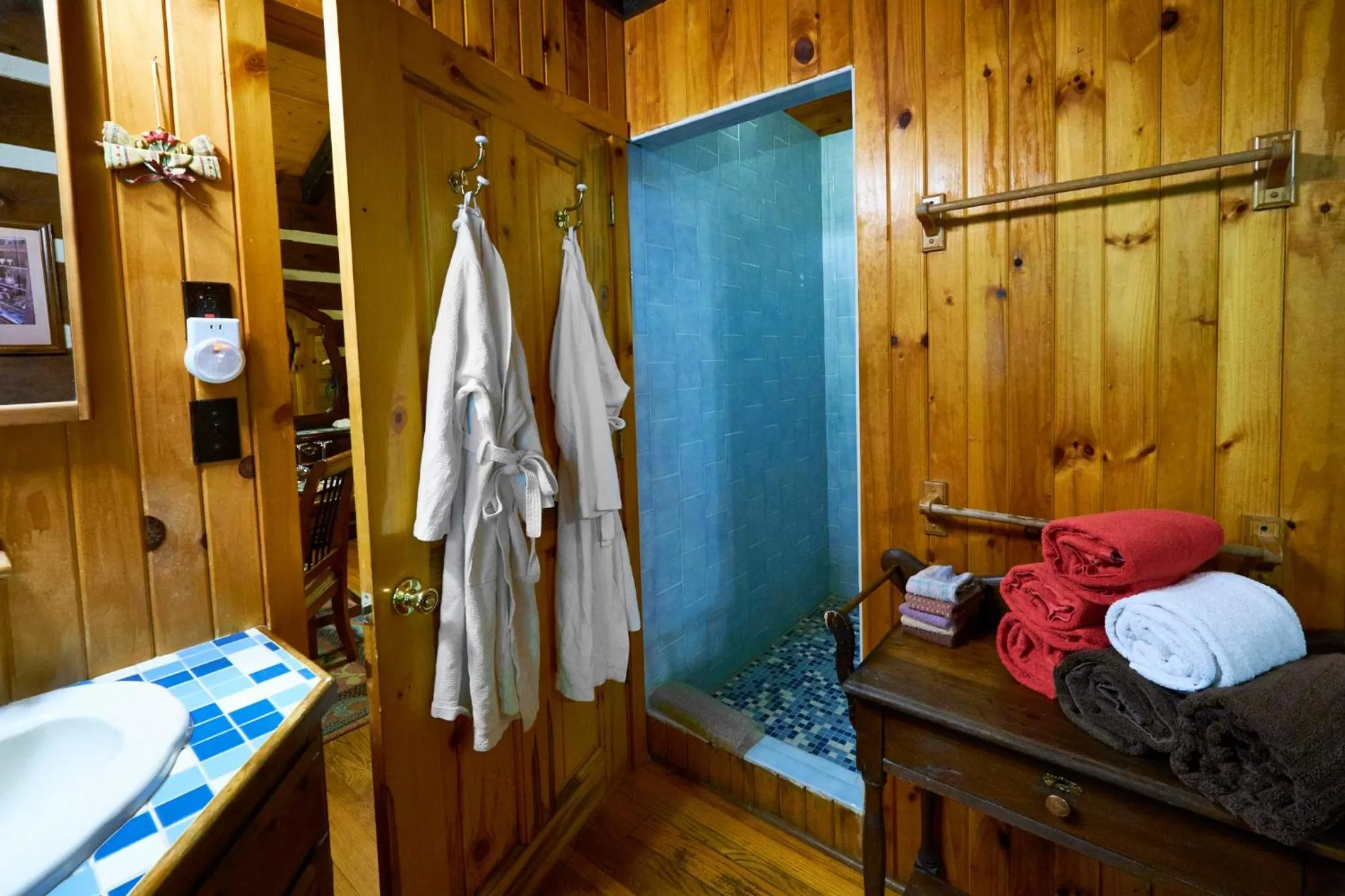 Bathroom in Creekwalk Inn Bed and Breakfast with Cabins