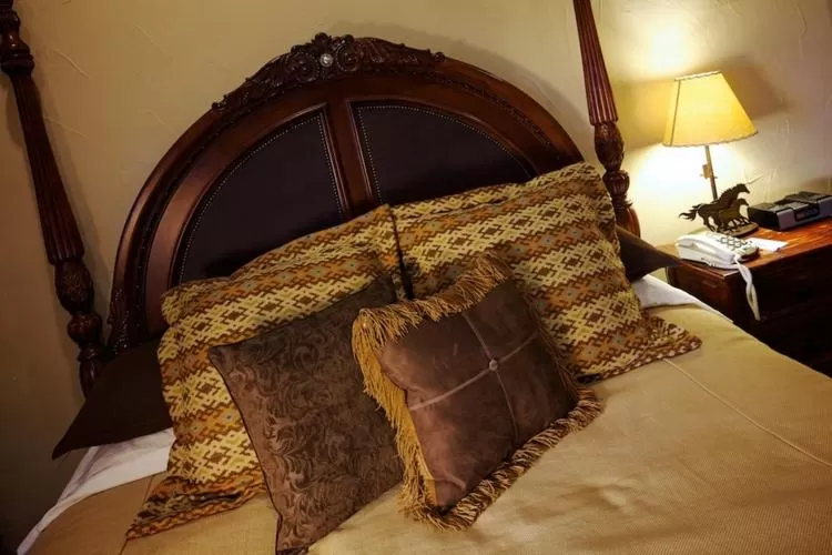 Bed in Wildcatter Ranch and Resort