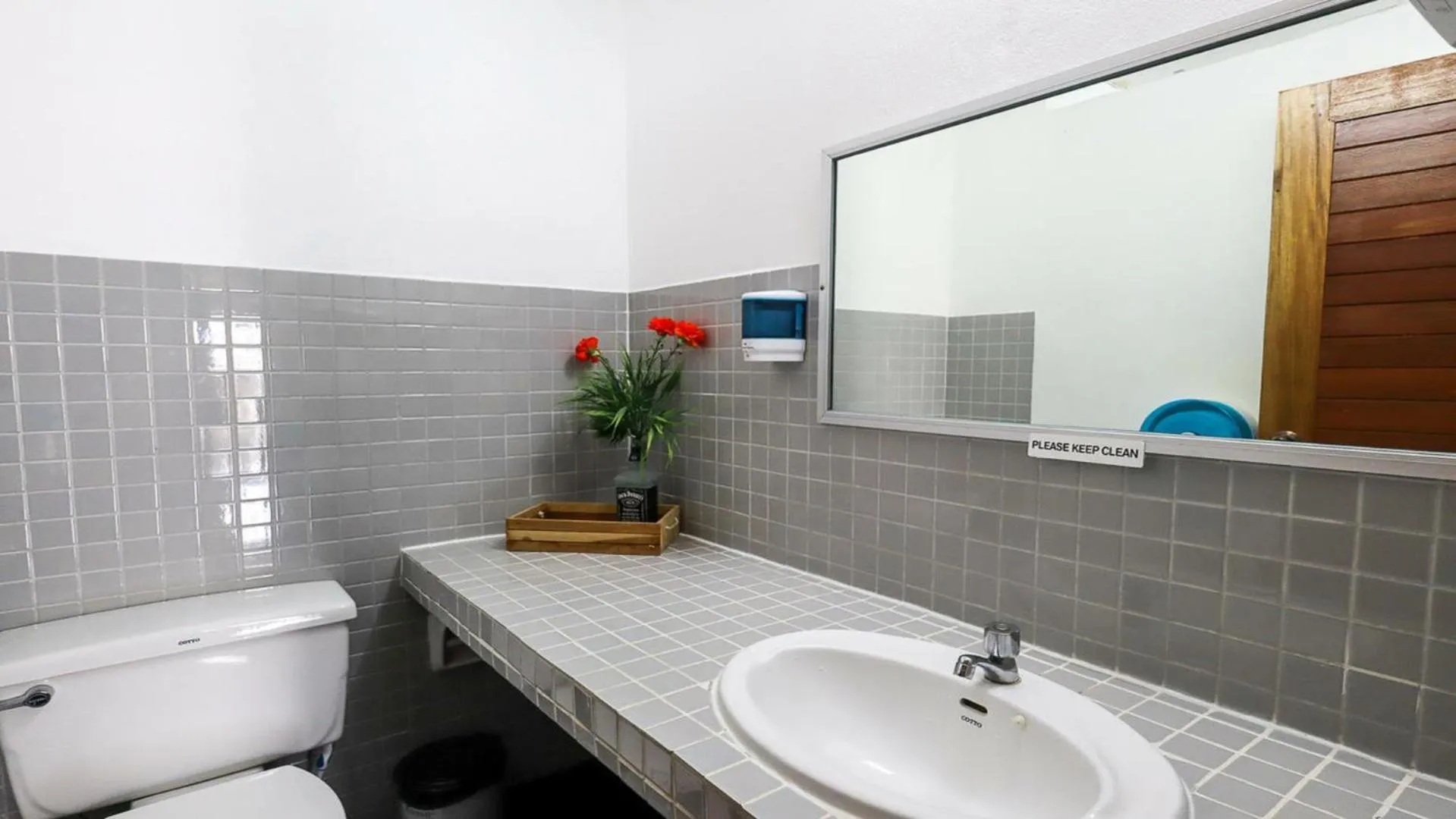 Shower in The Cabin Backpackers Hostel & Bar