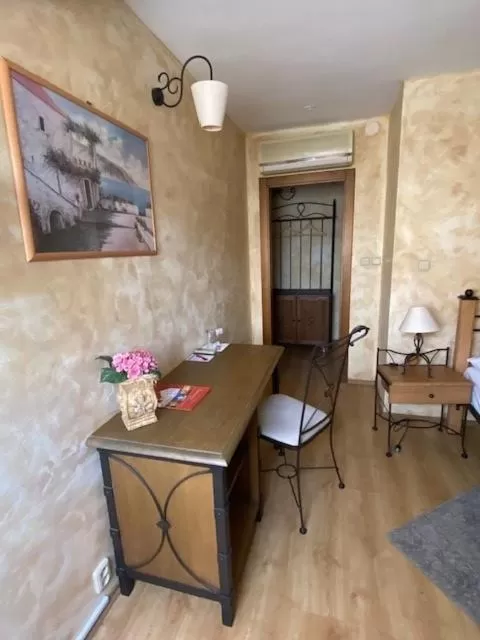 Seating Area in Hotel and restaurant Via Ironia