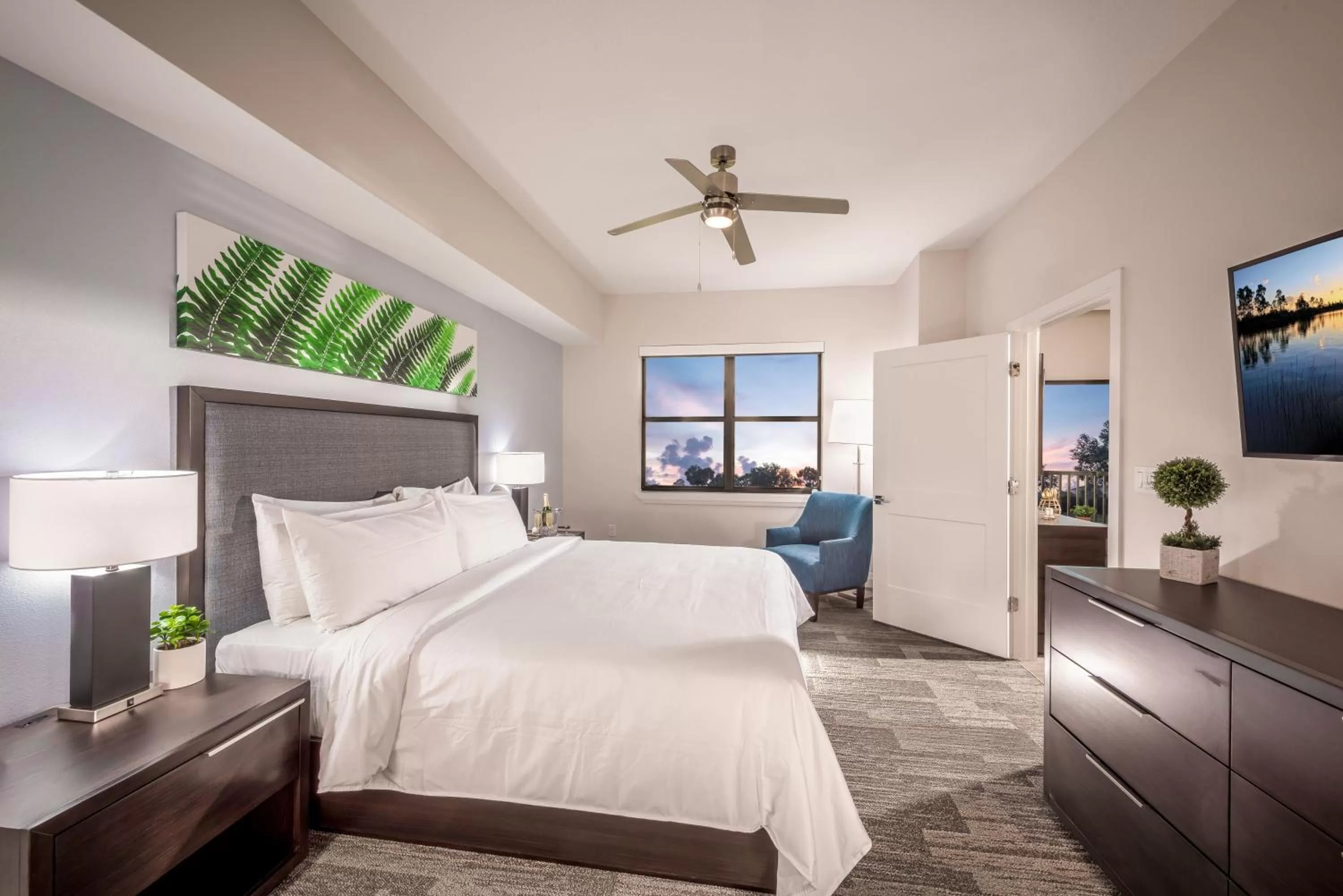Bedroom, Bed in The Grove Resort & Water Park Orlando
