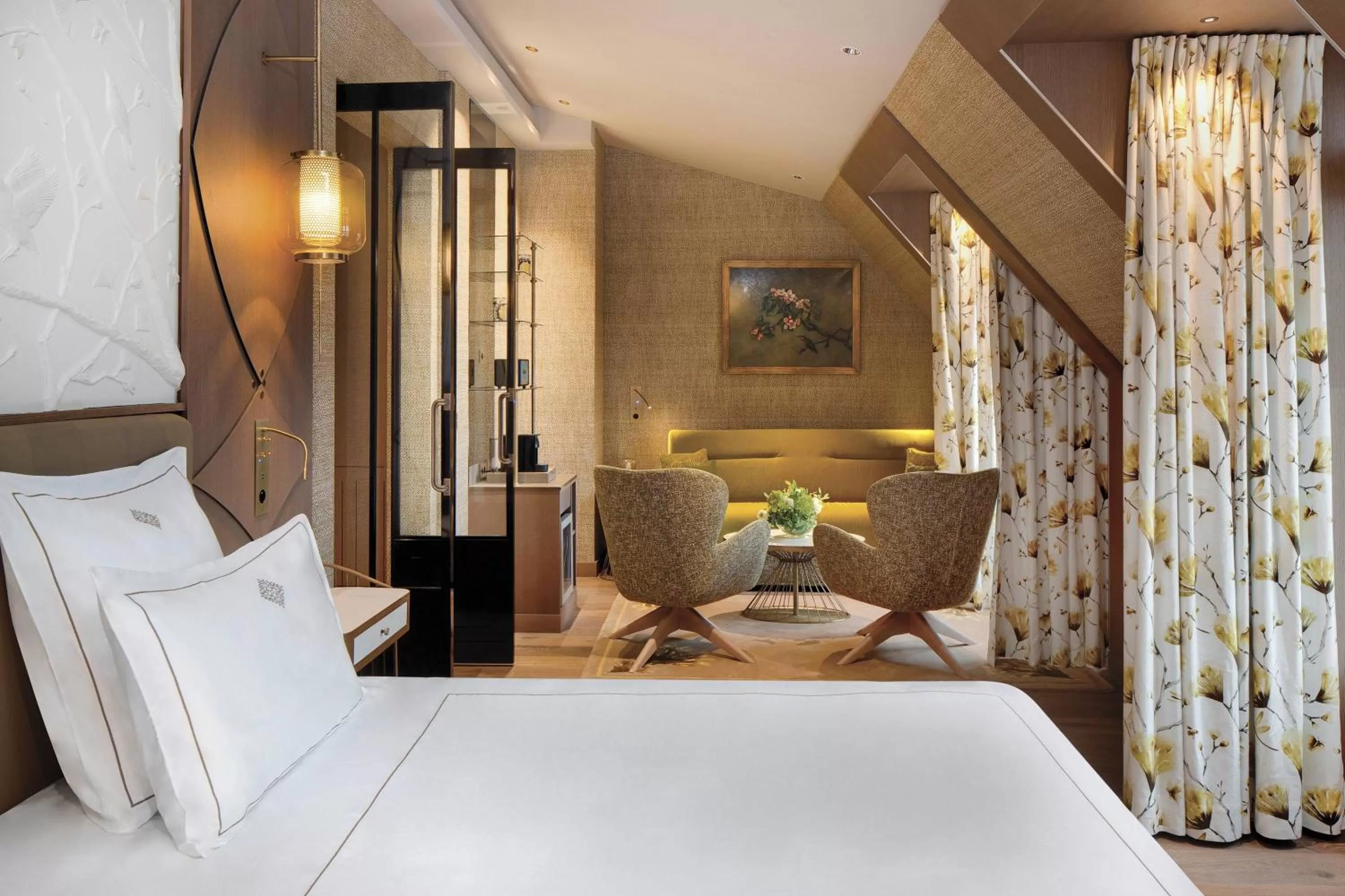 Photo of the whole room, Bed in La Demeure Montaigne