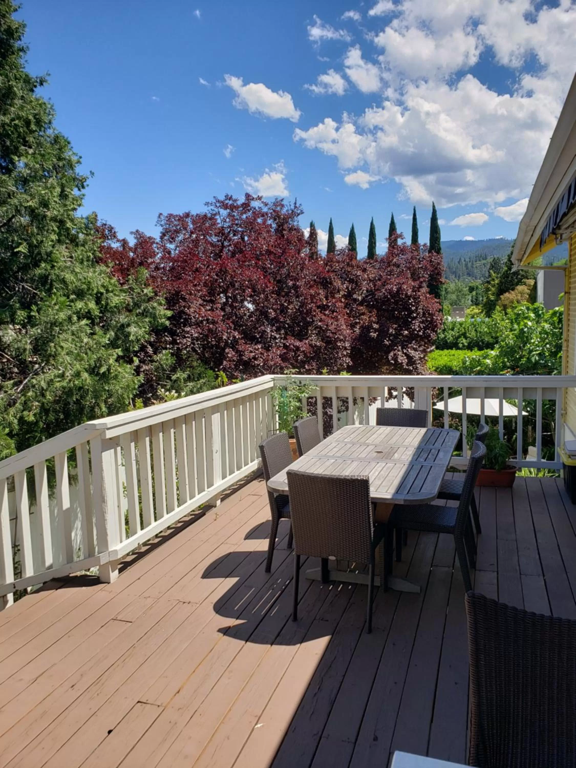 Patio in Bayberry Inn B&B and Oregon Wellness Retreat