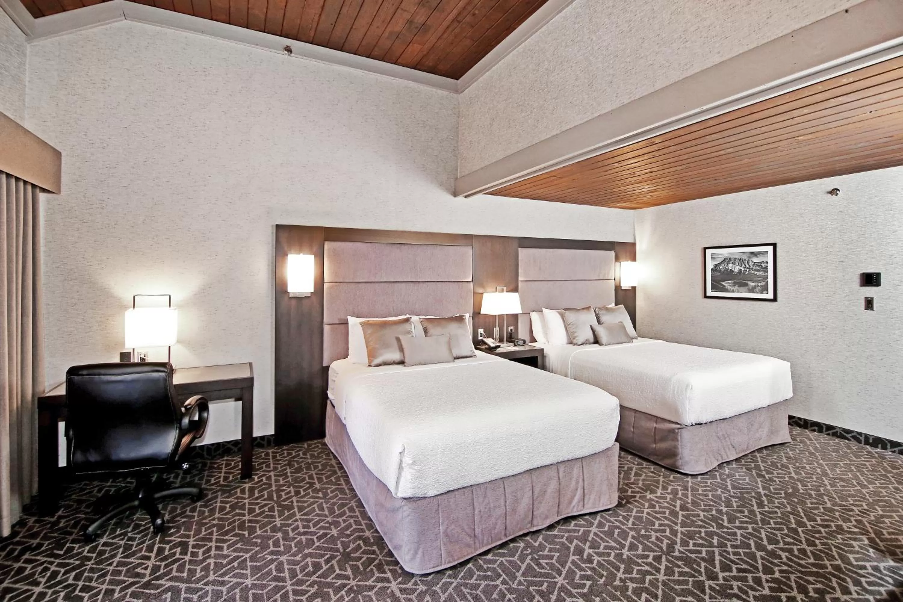 Photo of the whole room, Bed in Best Western Plus Banff International Lodge