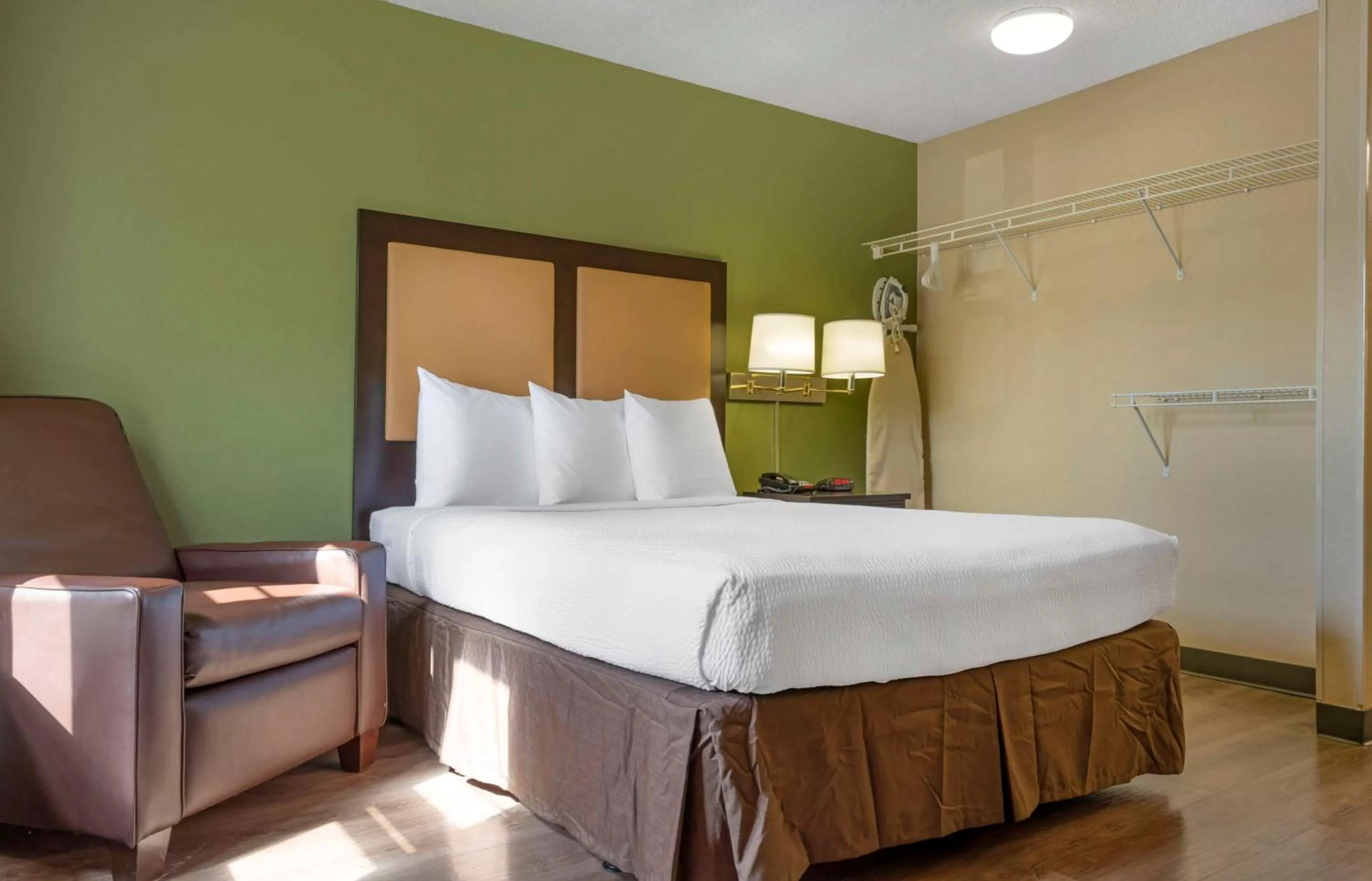 Bedroom, Bed in Extended Stay America Suites - Stockton - Tracy