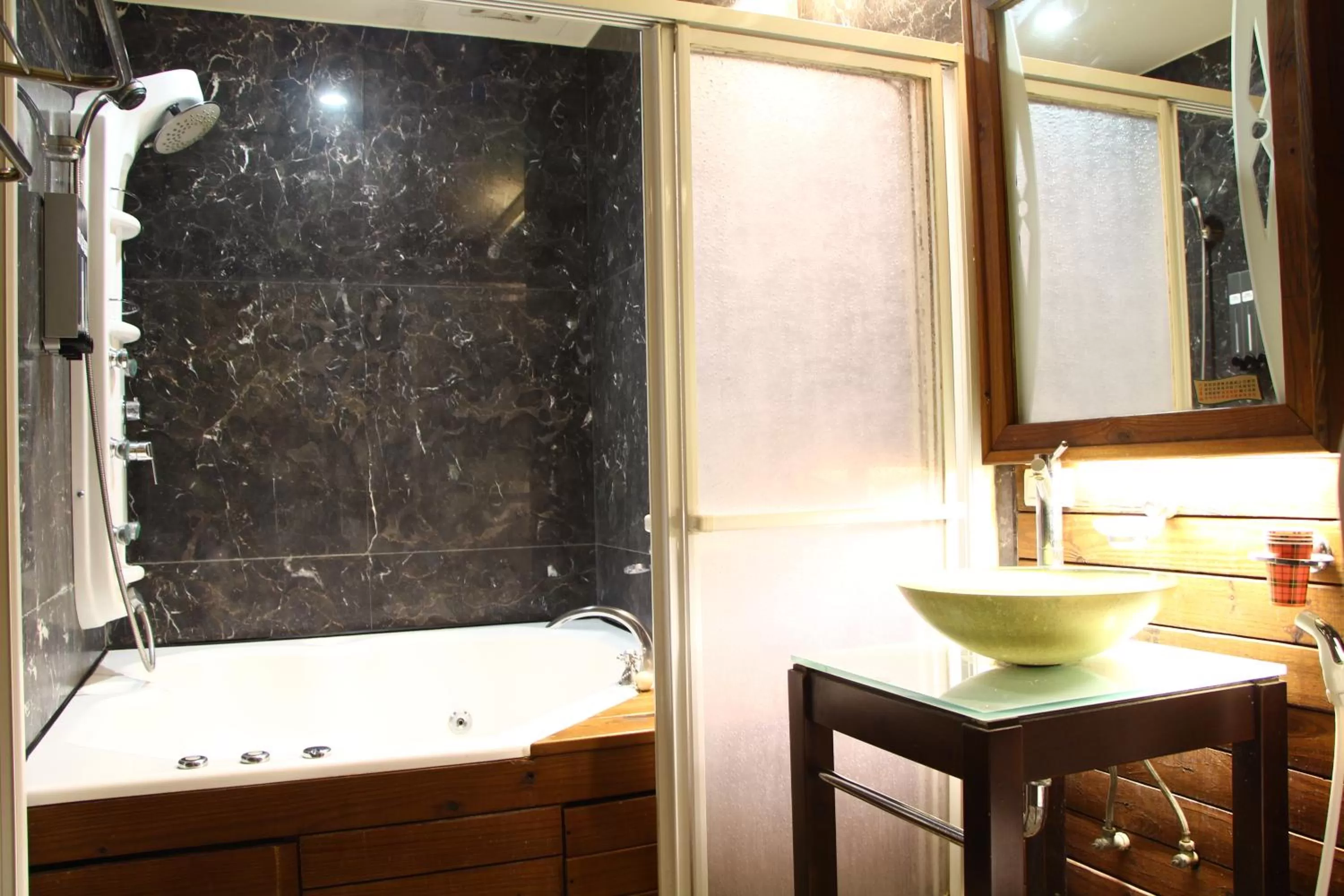 Shower in Constellation Coast B&B