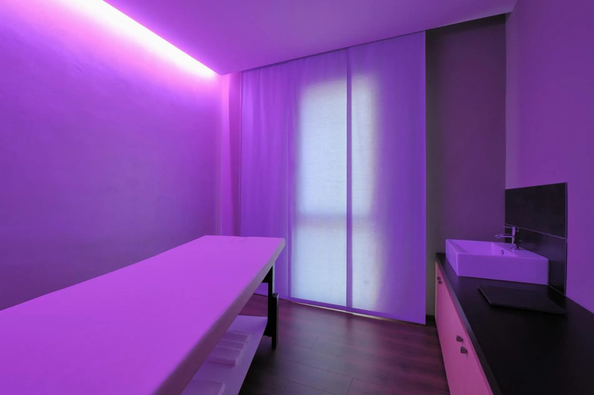 Massage, Bed in Hotel Des Bains Terme