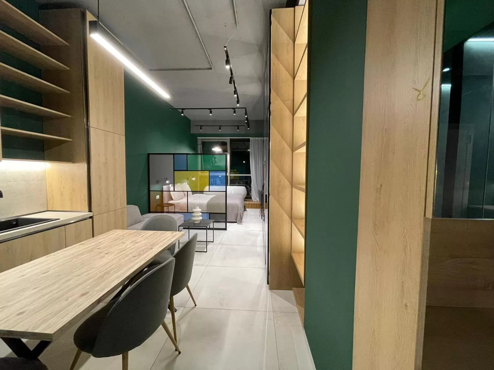 Kitchen or kitchenette, Dining Area in Ambassador Skyline Apartments