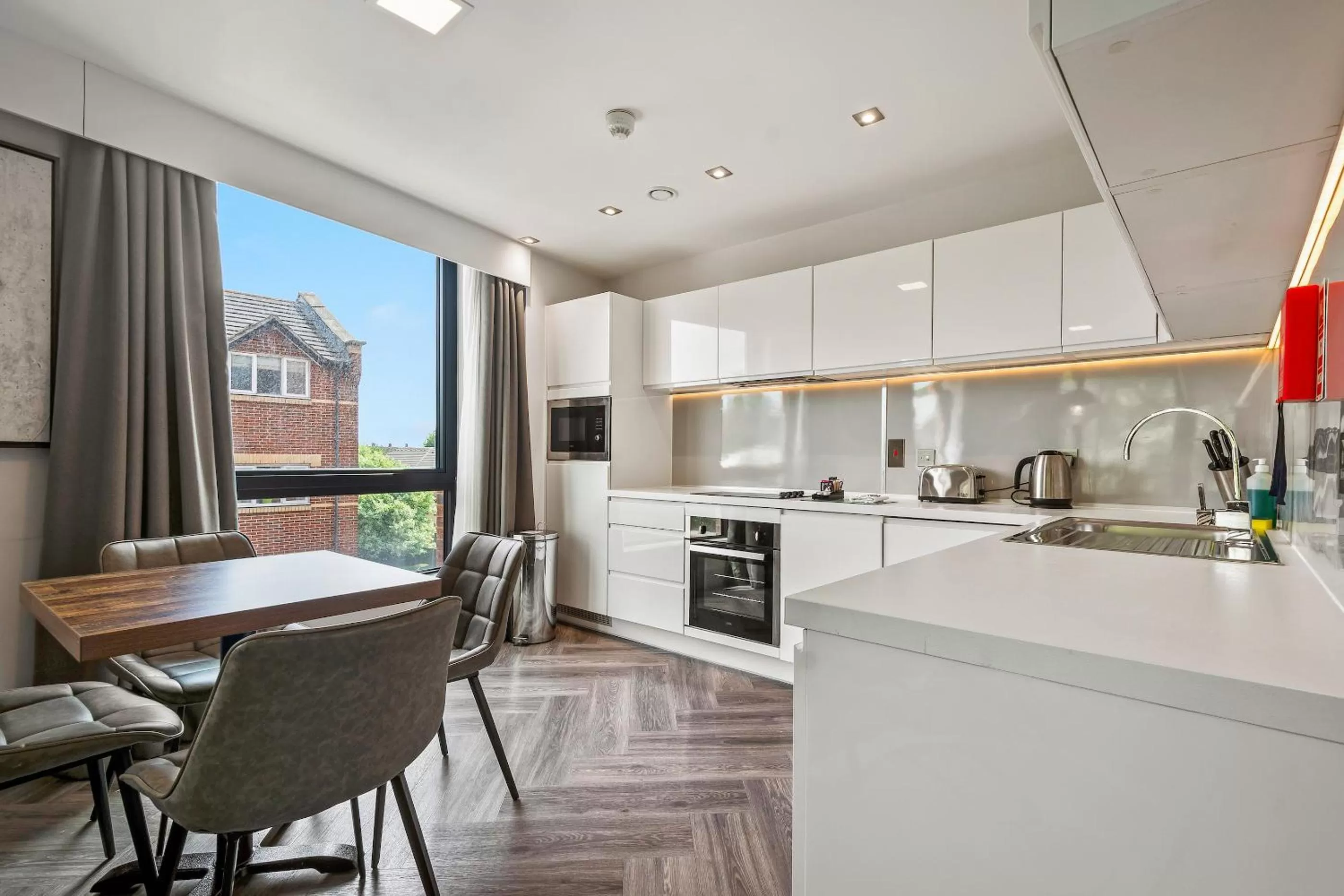 Dining area in Roomzzz London Stratford