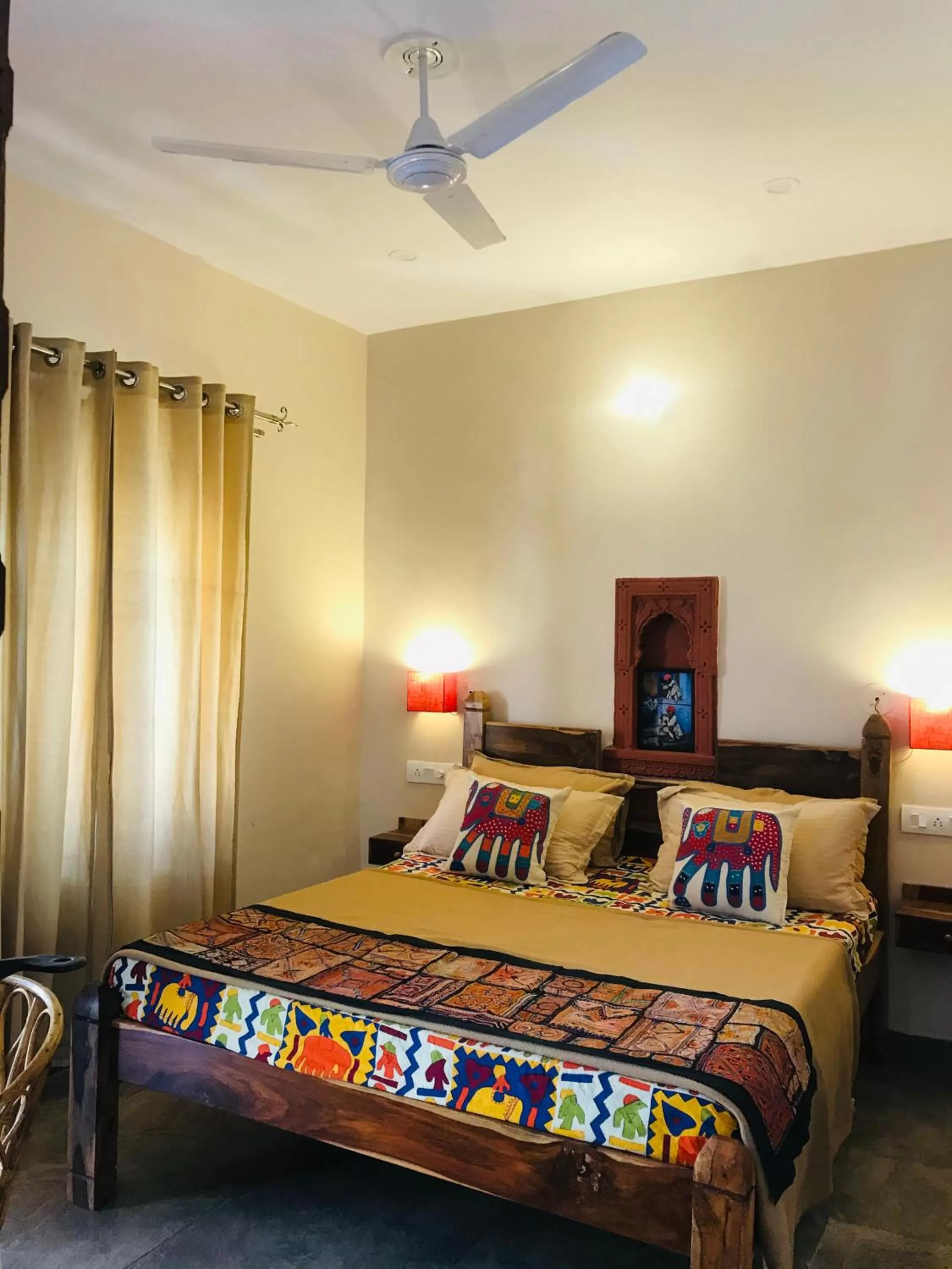 Photo of the whole room, Bed in Corsican Haveli