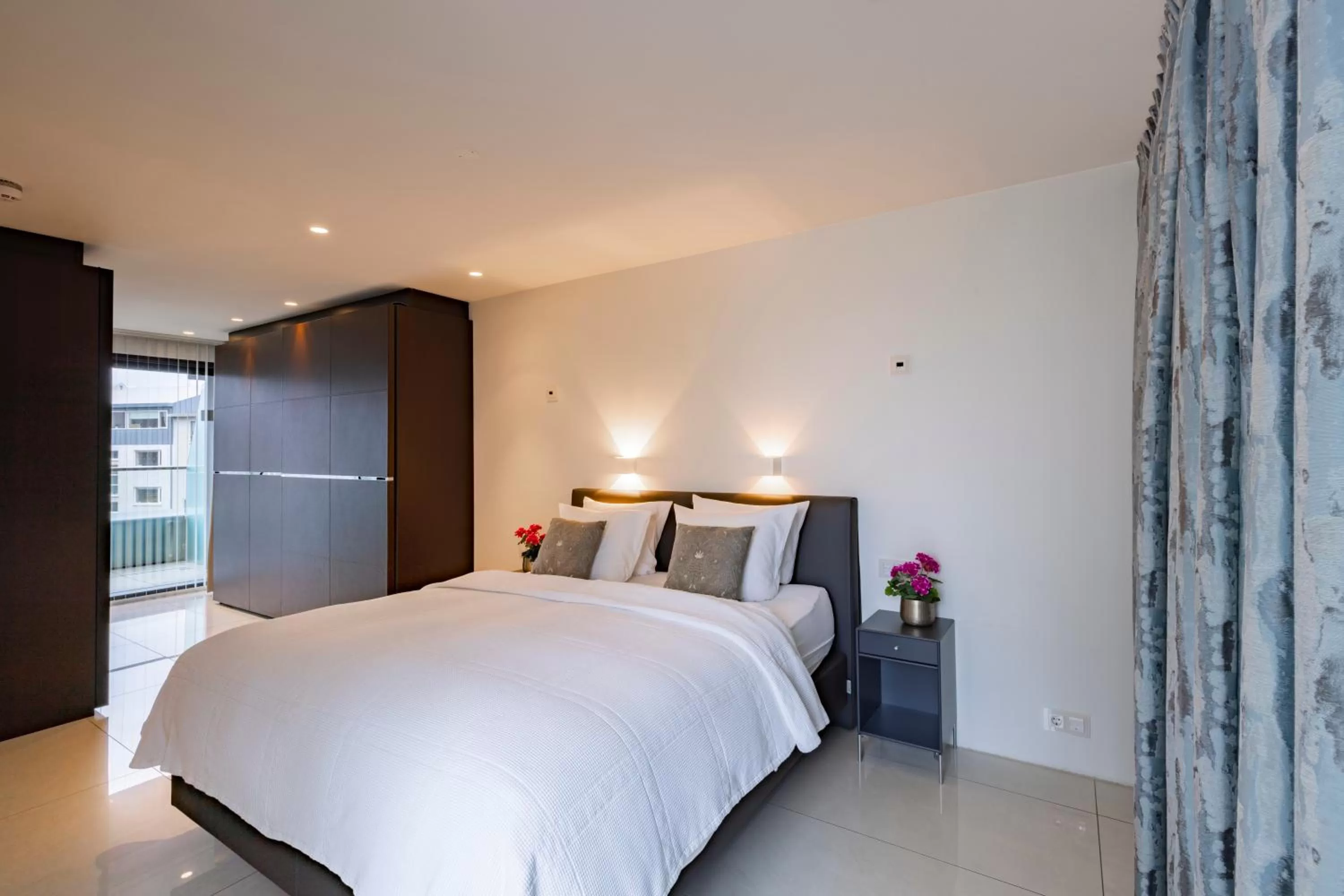 Bedroom, Bed in Black Pearl Apartment Hotel