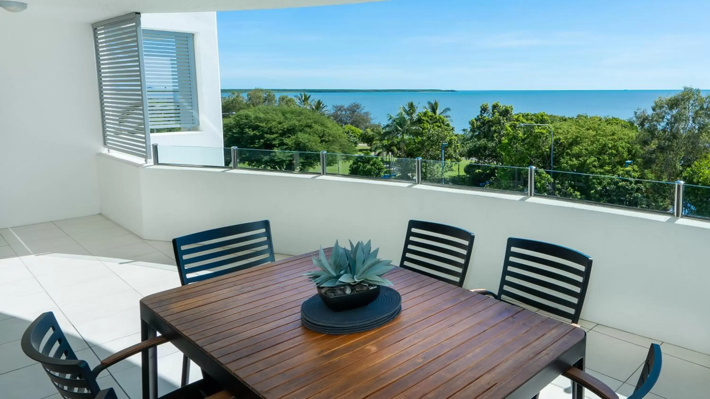 Three-Bedroom Apartment - Ocean Front in Waters Edge Apartment Cairns Three-Bedroom Apartment - Ocean Front in Waters Edge Apartment Cairns