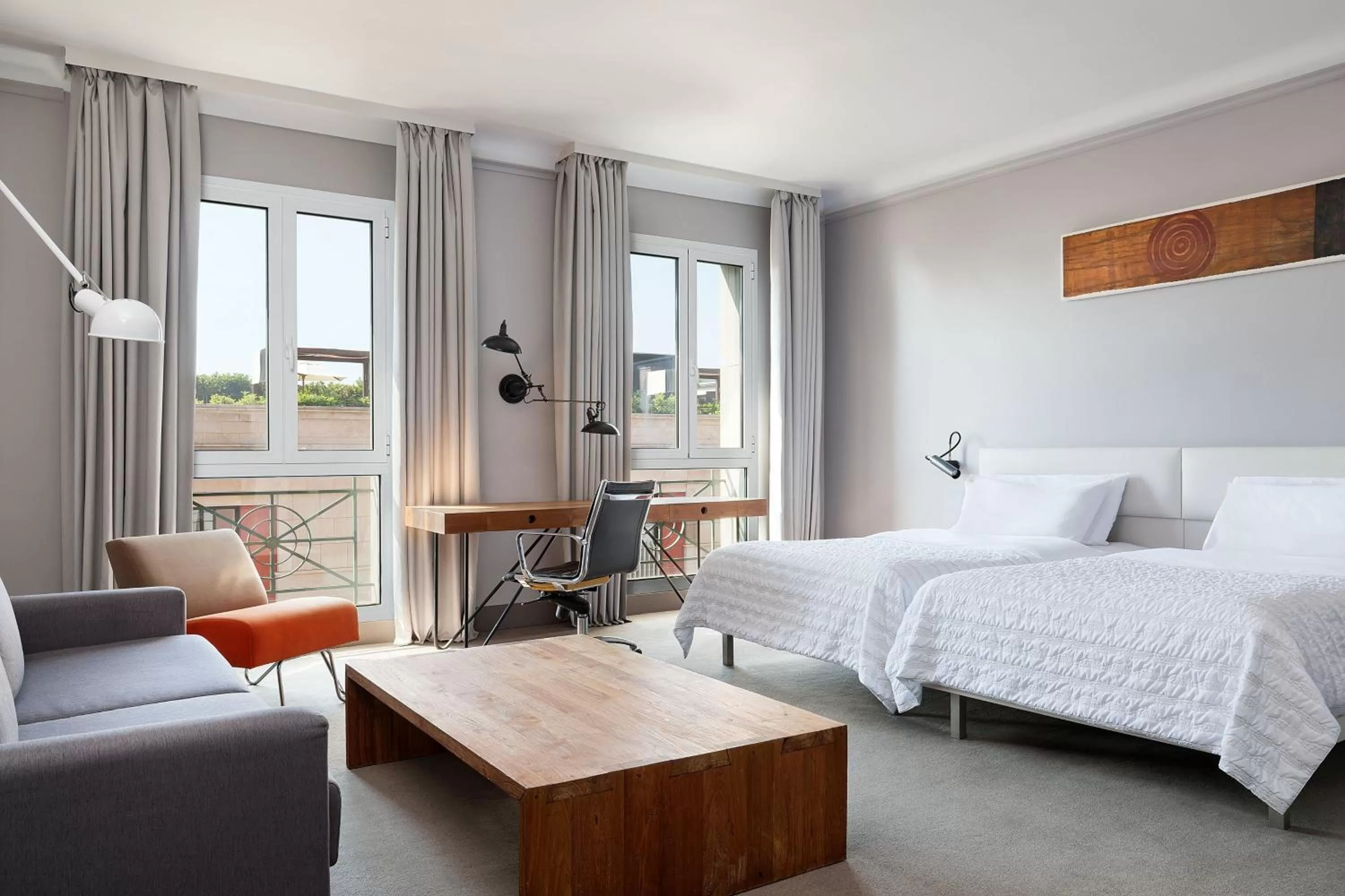 Photo of the whole room, Bed in Le Meridien Barcelona