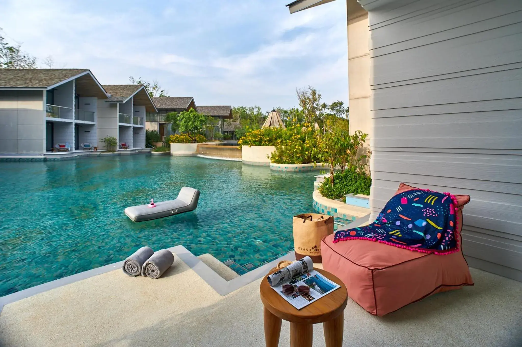 Deluxe Pool Access with Schedule Boat Transfer in Island Escape Burasari Deluxe Pool Access with Schedule Boat Transfer in Island Escape Burasari