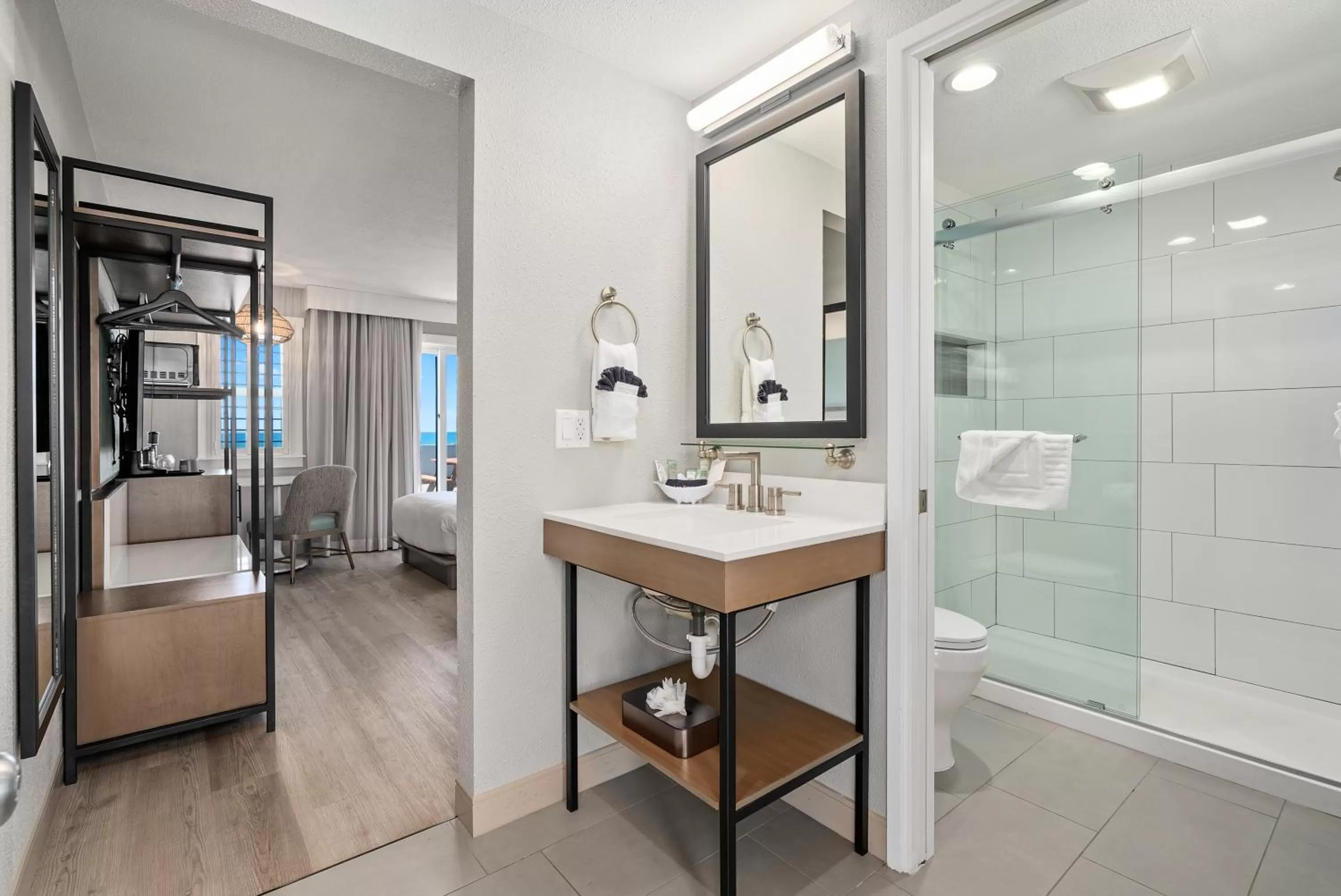 Bathroom in Shoreline Inn...on the beach