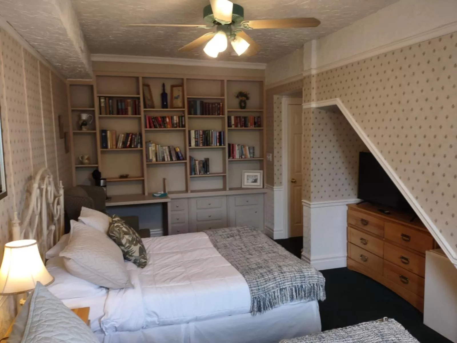 TV and multimedia, Bed in The King George Inn