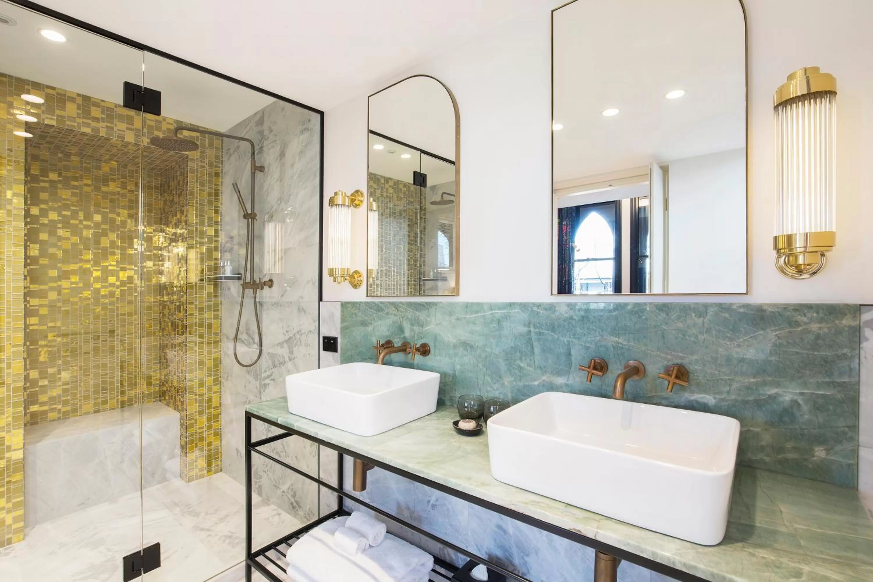 Shower in Crystalbrook Albion