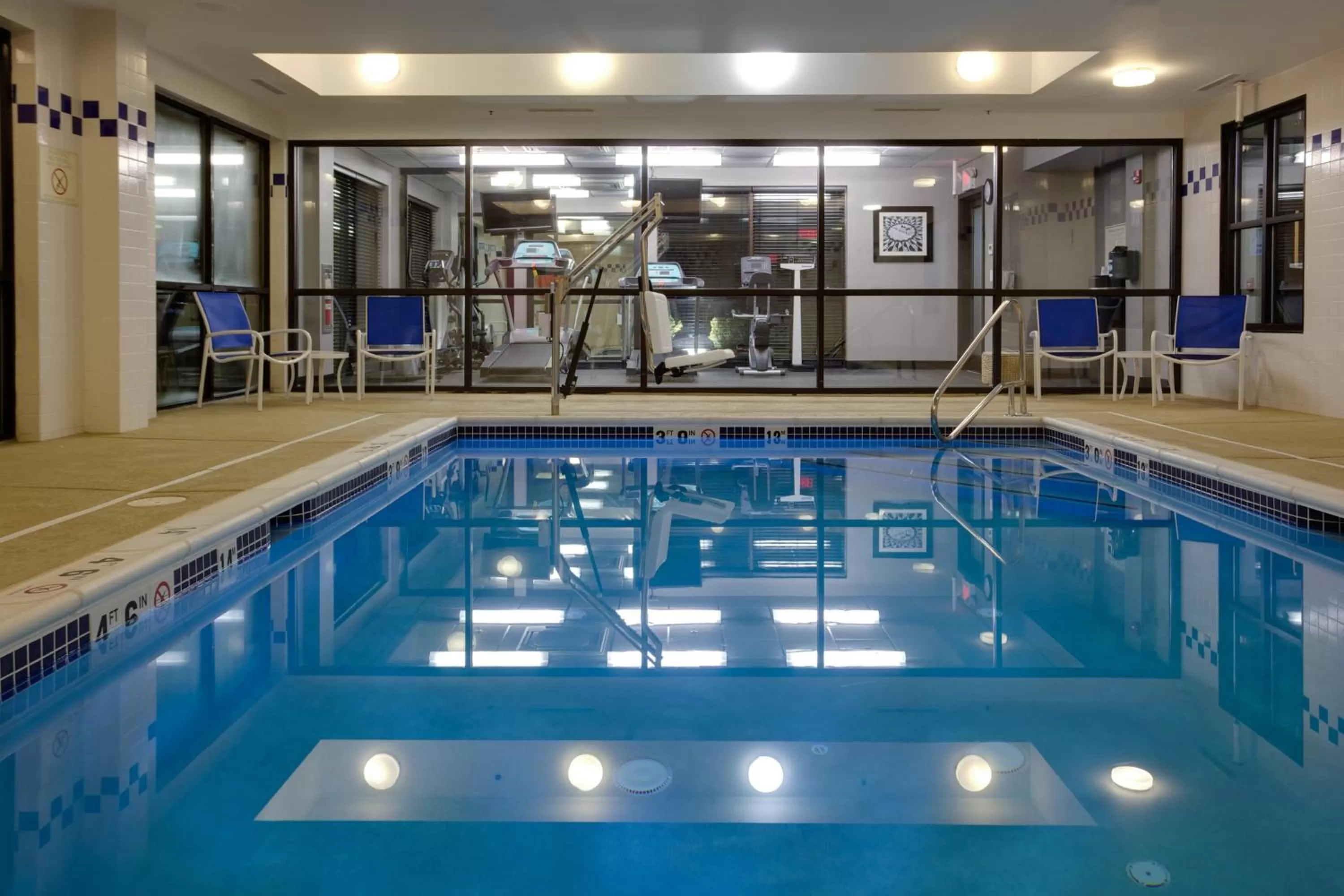 Swimming pool in Holiday Inn Express Hotel & Suites Meadowlands Area by IHG