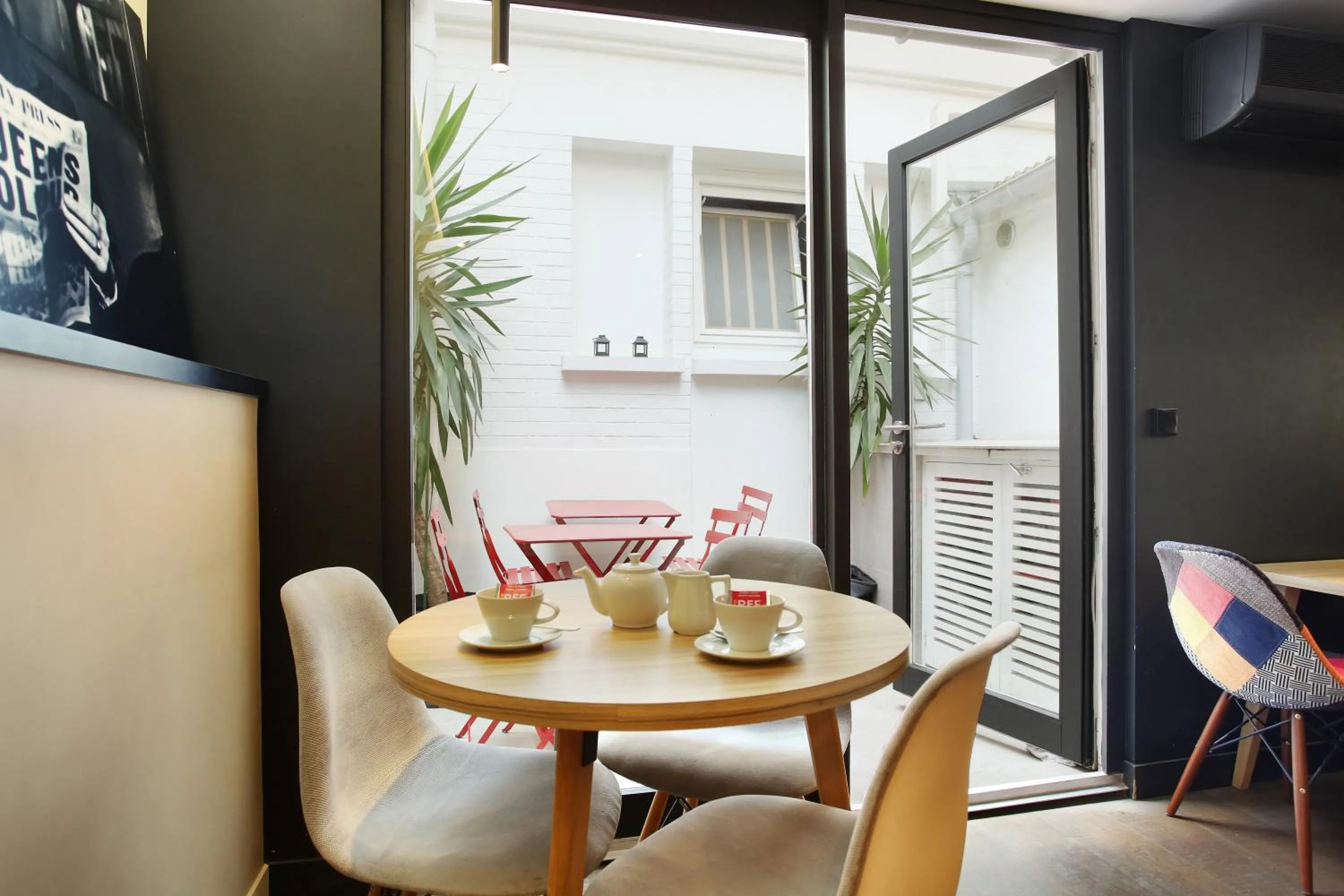 Restaurant/places to eat in Hotel Auguste