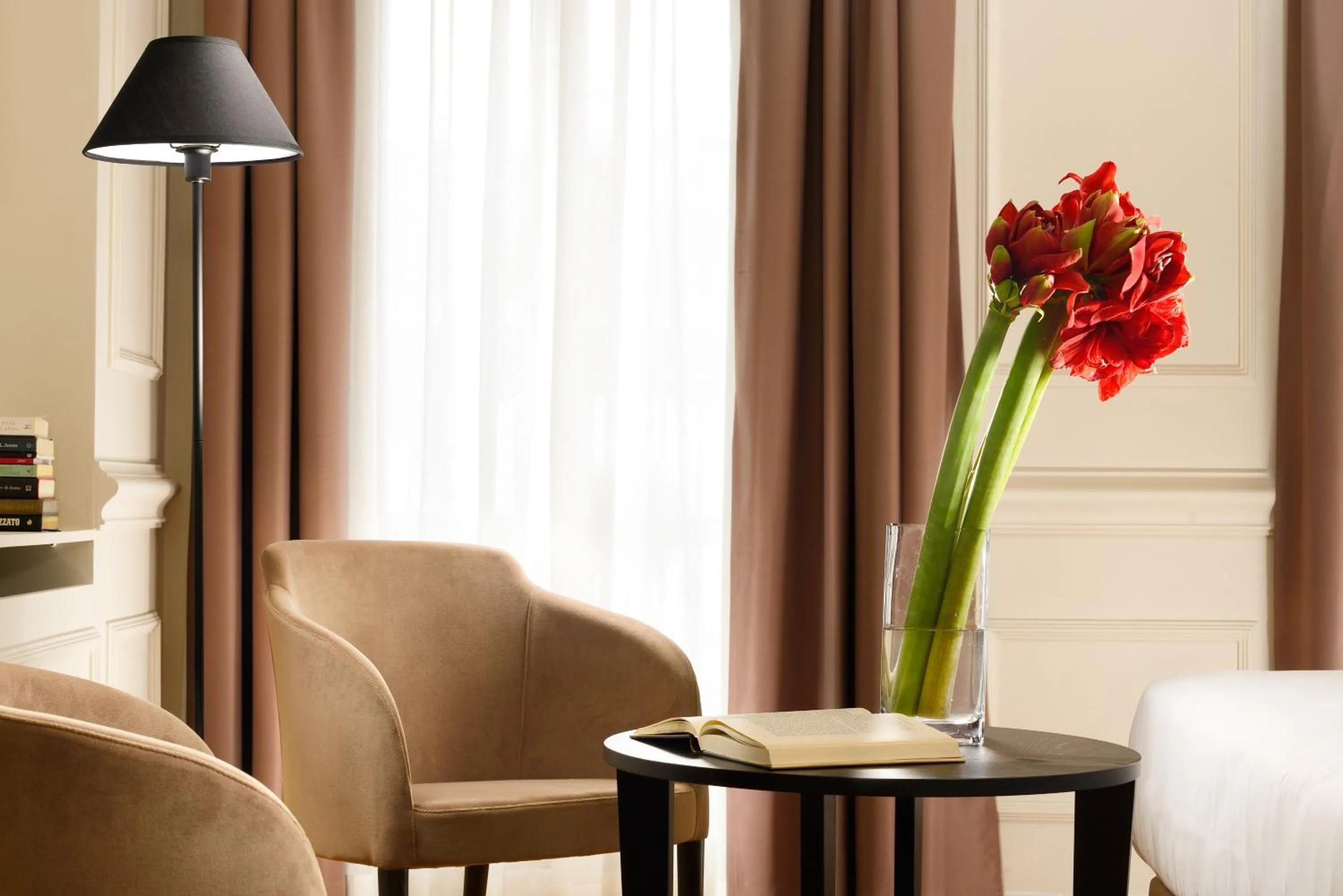 Seating area in Splendor Suite Rome - Suites & Apartments