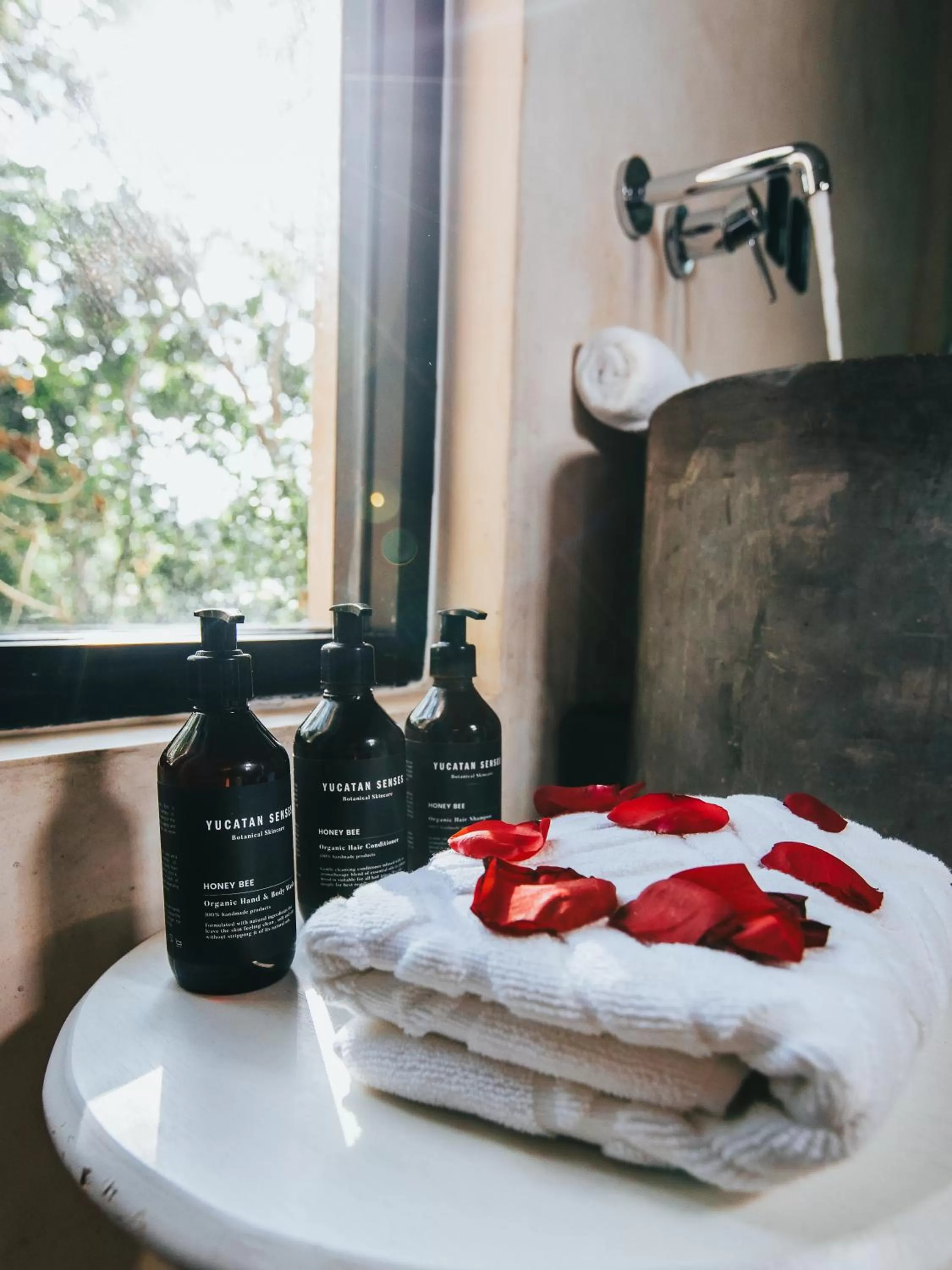 towels in Ambre & Epices Jungle Hotel & Spa