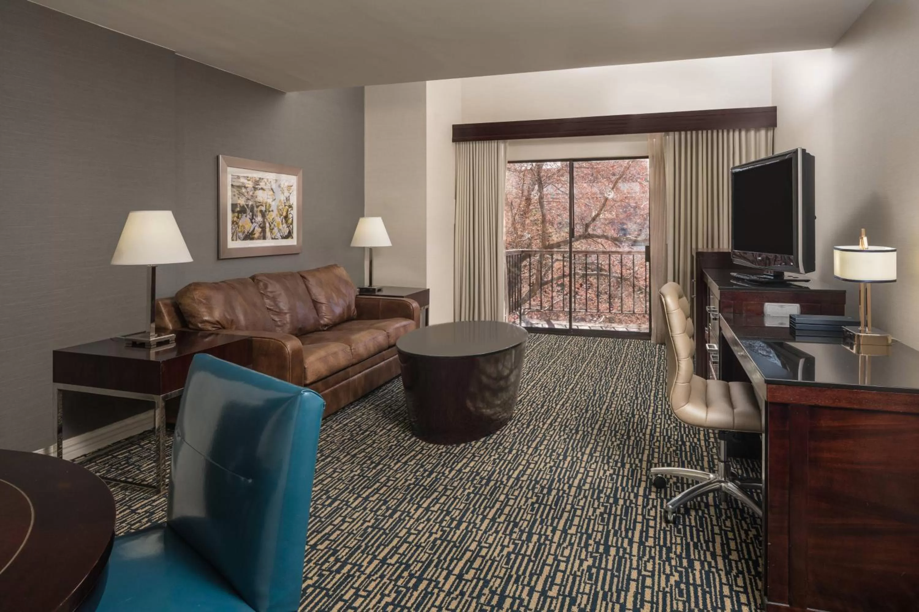 Living room in Sheraton Salt Lake City