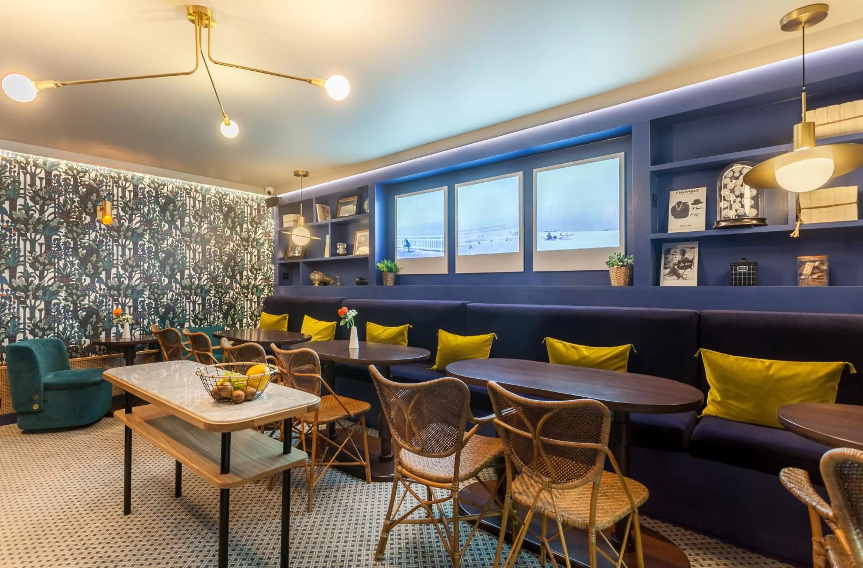 Breakfast in Handsome Hotel